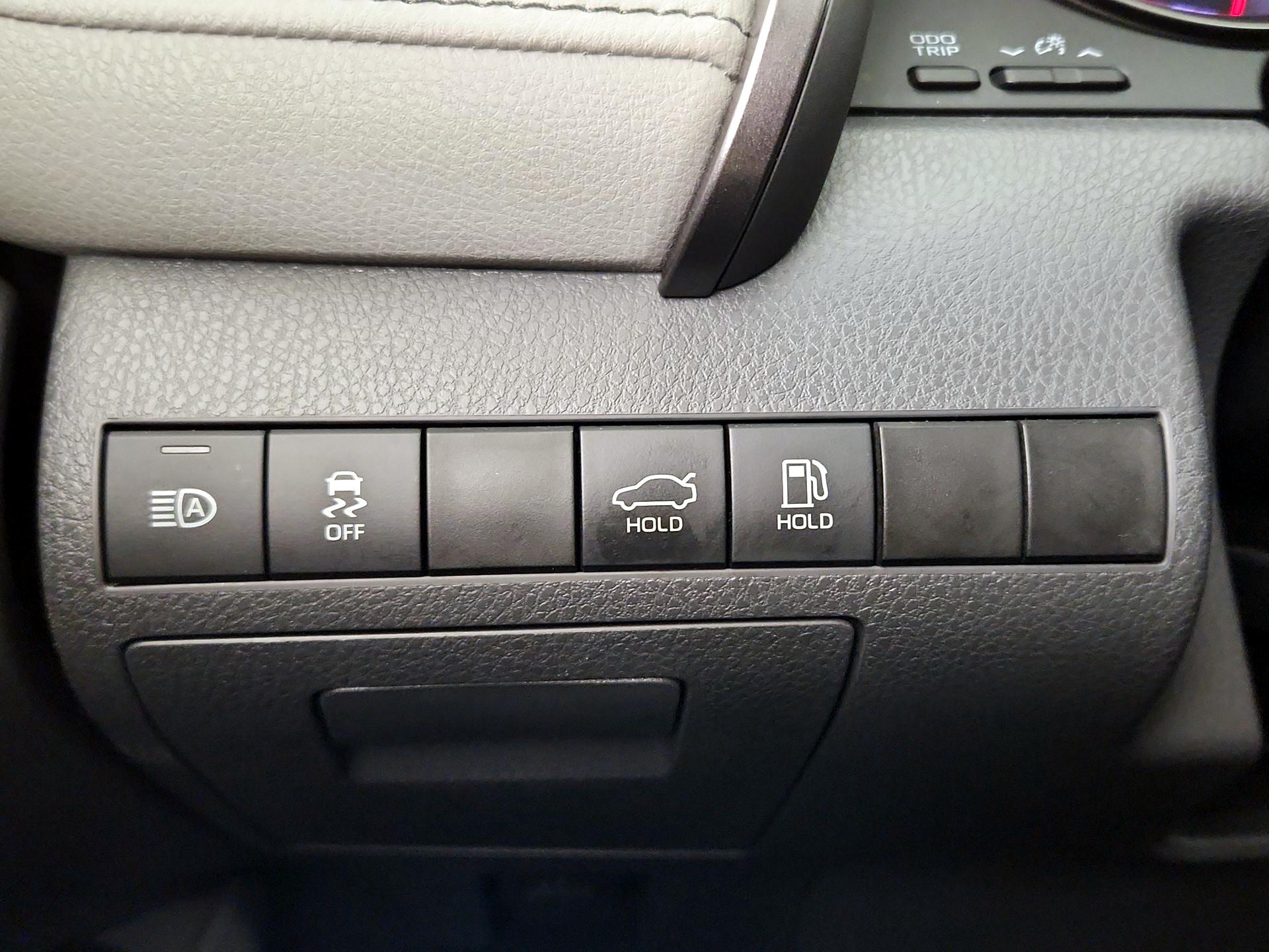 Thumbnail: 2021 Toyota Camry - 13