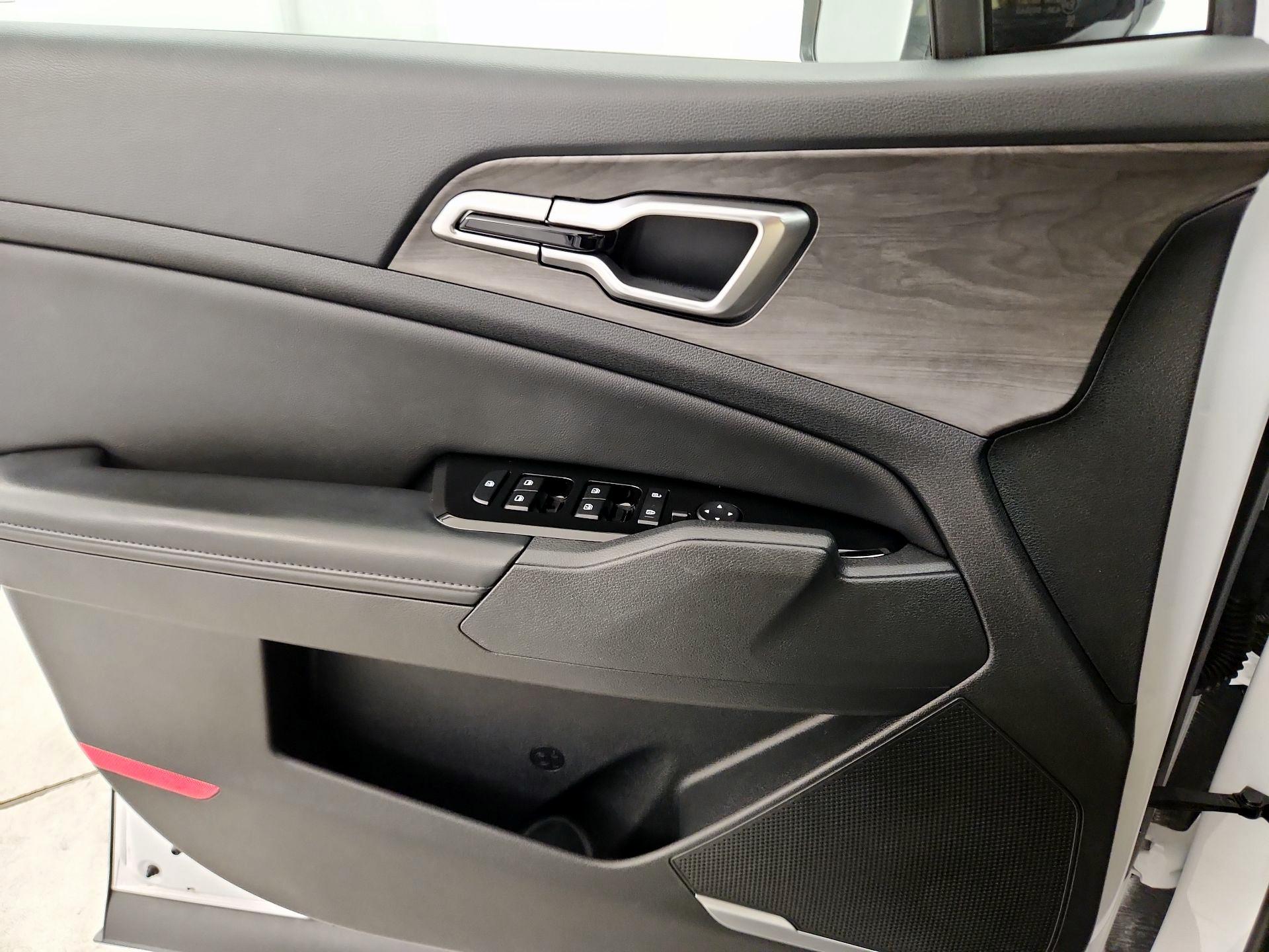 Thumbnail: 2023 Kia Sportage - 12