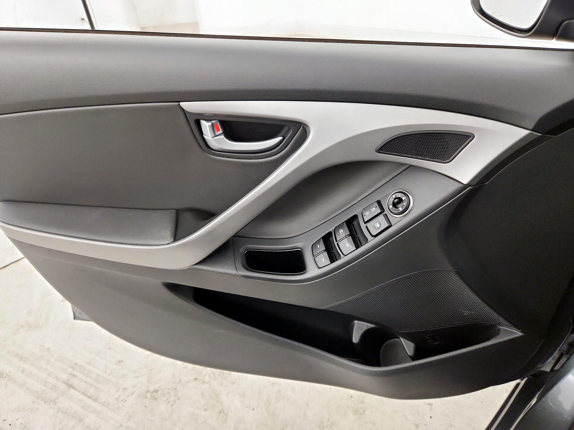 Thumbnail: 2016 Hyundai Elantra - 12