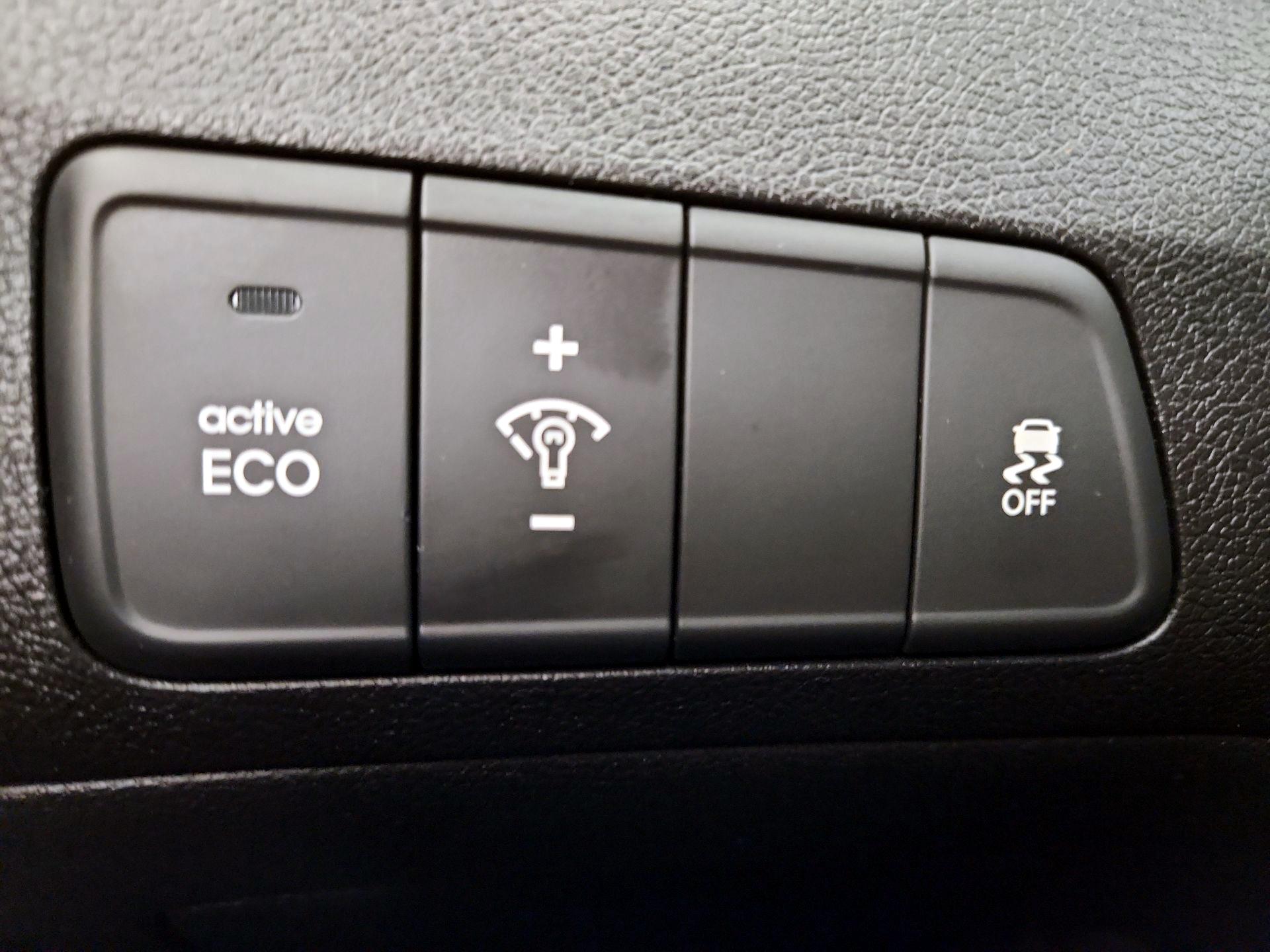 Thumbnail: 2016 Hyundai Elantra - 13