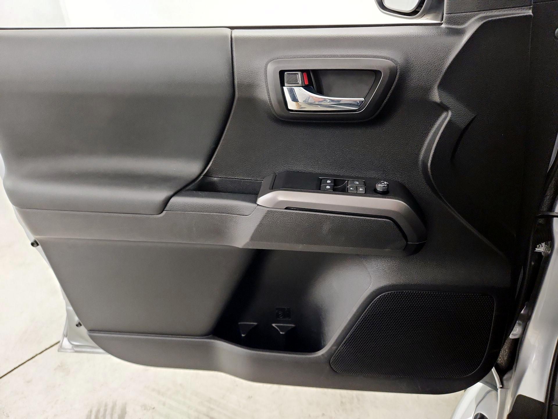 Thumbnail: 2021 Toyota Tacoma - 12