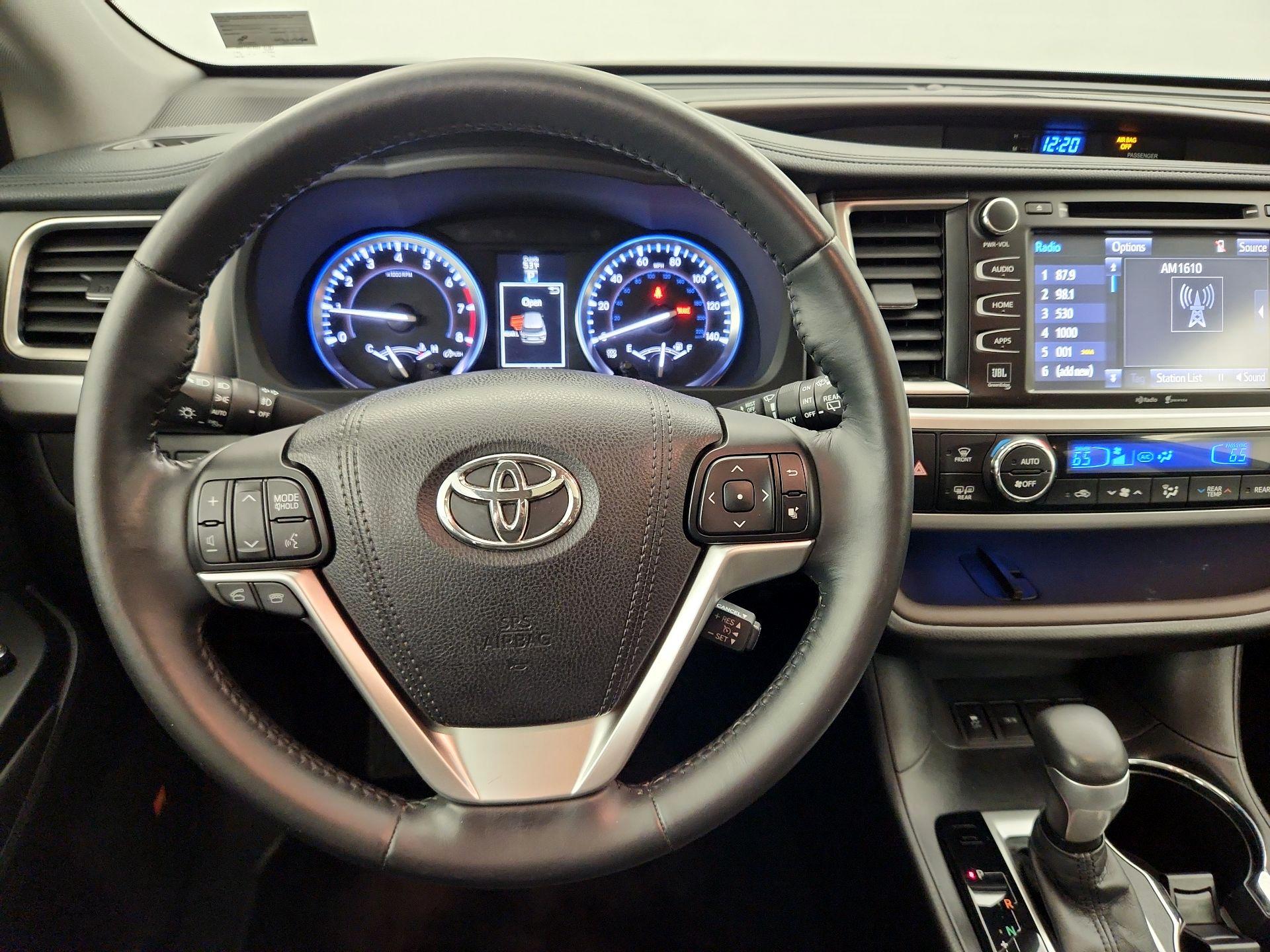Thumbnail: 2015 Toyota Highlander - 10