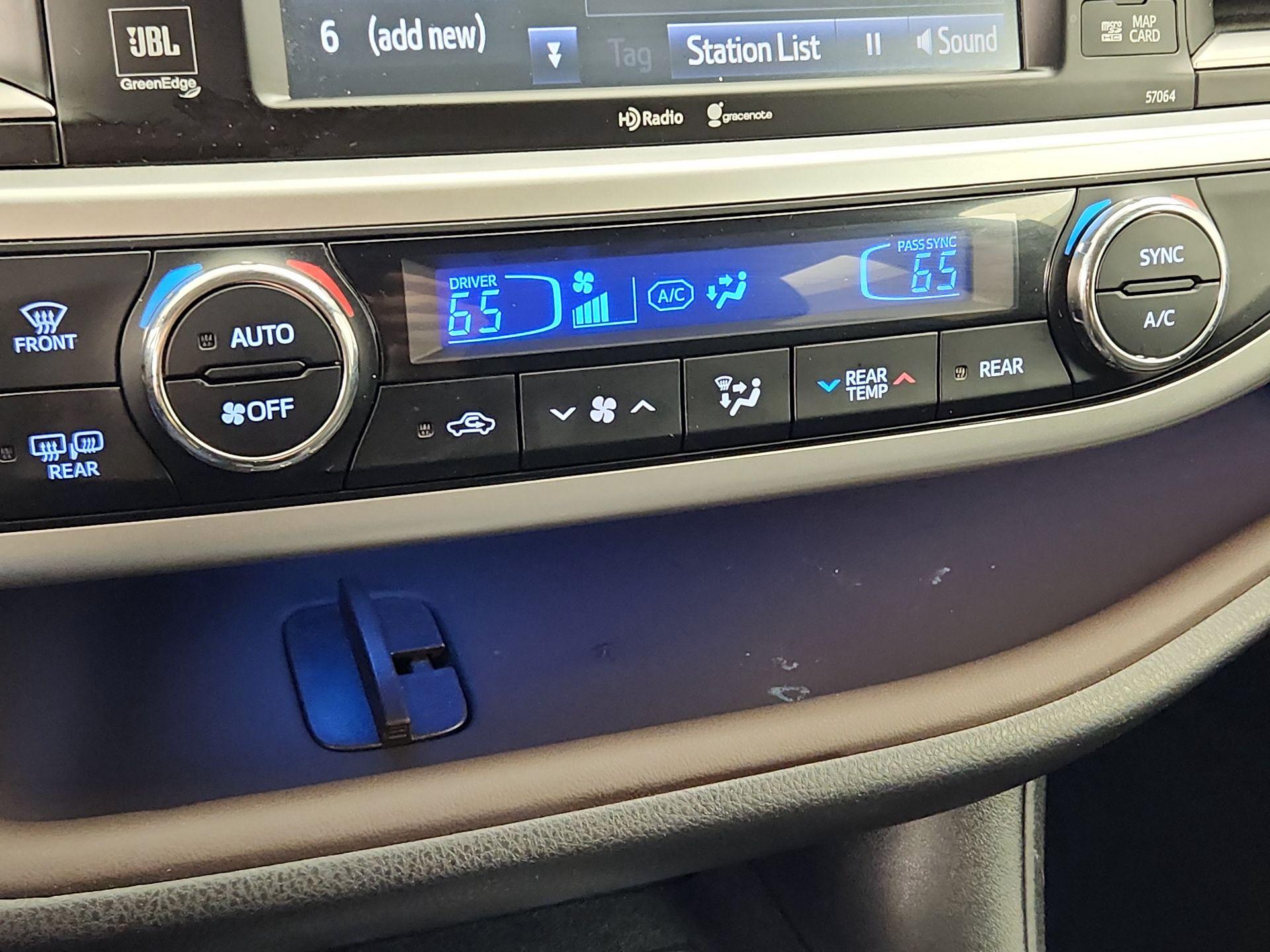 Thumbnail: 2015 Toyota Highlander - 16