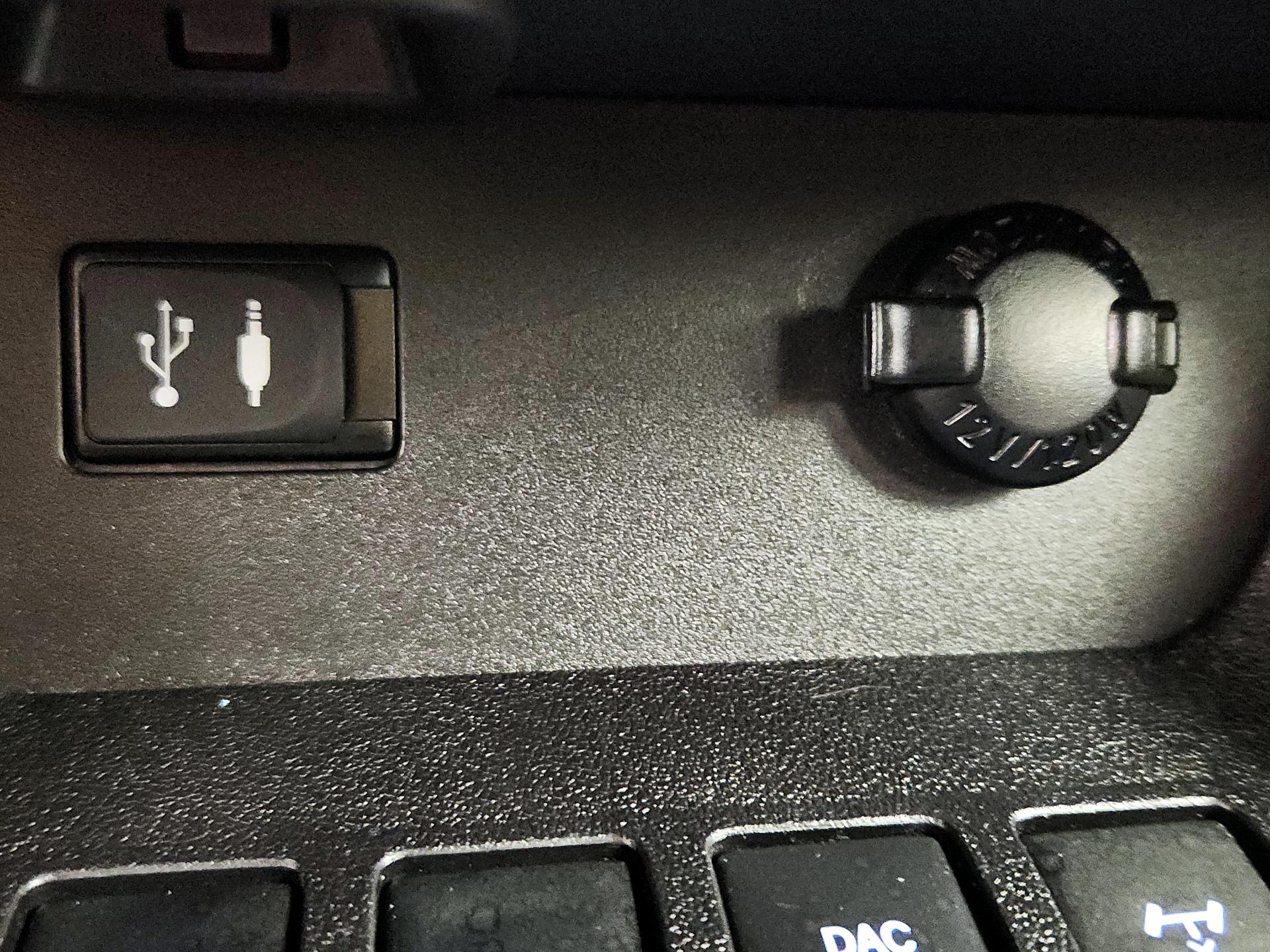 Thumbnail: 2015 Toyota Highlander - 18