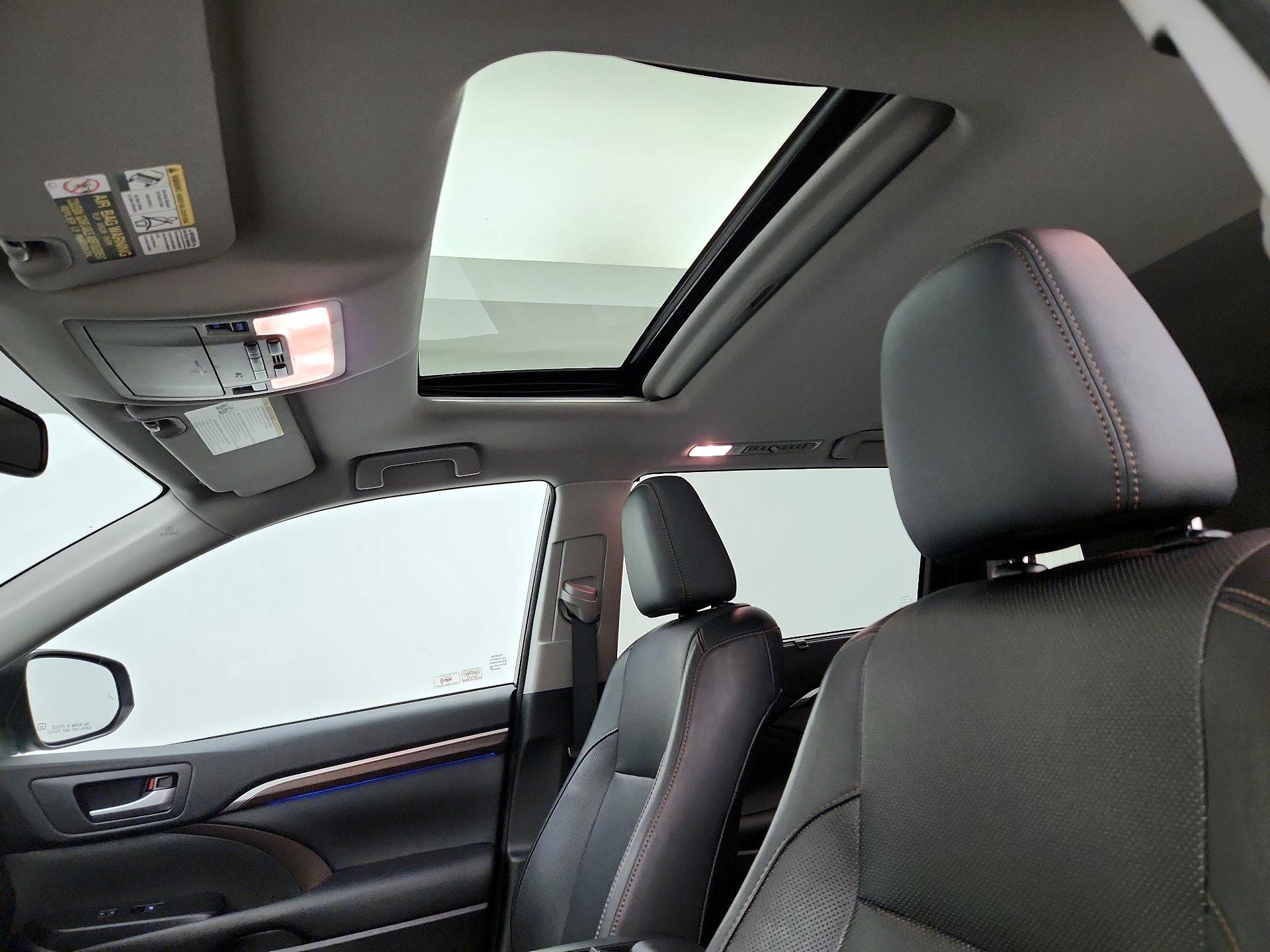 Thumbnail: 2015 Toyota Highlander - 19