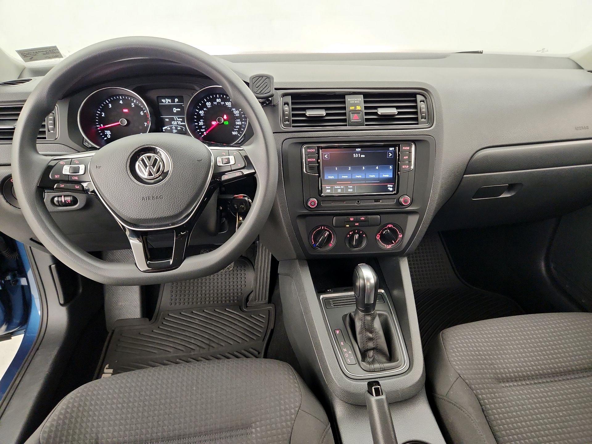 Thumbnail: 2016 Volkswagen Jetta - 9