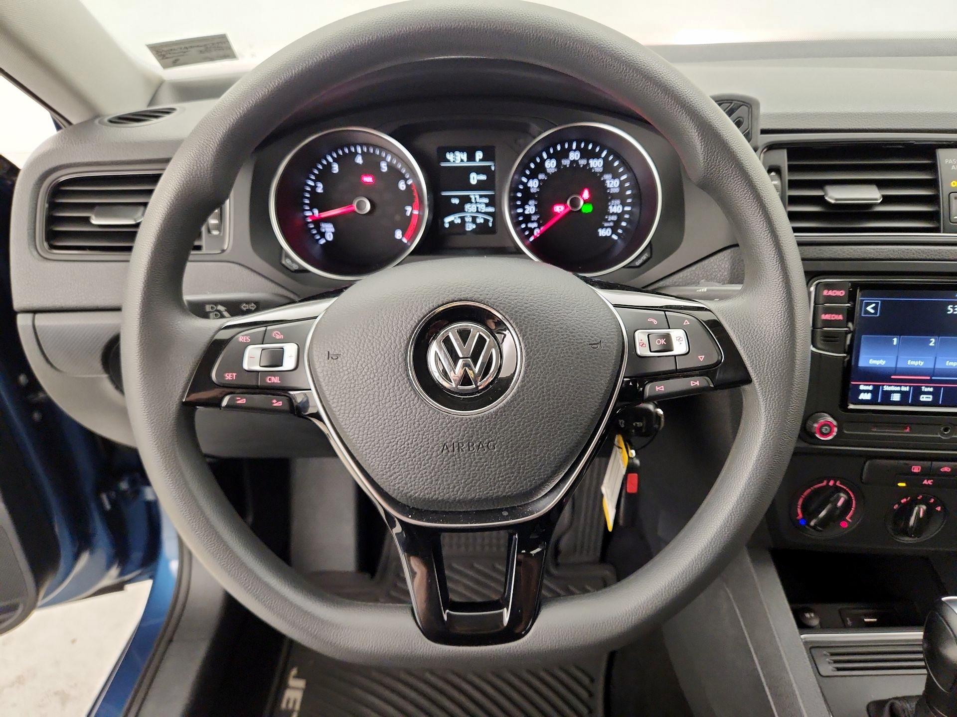 Thumbnail: 2016 Volkswagen Jetta - 10