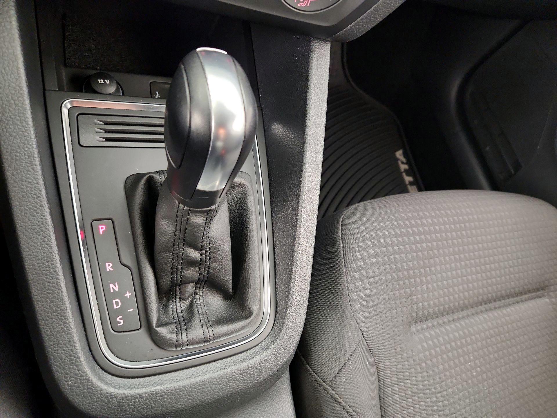 Thumbnail: 2016 Volkswagen Jetta - 17
