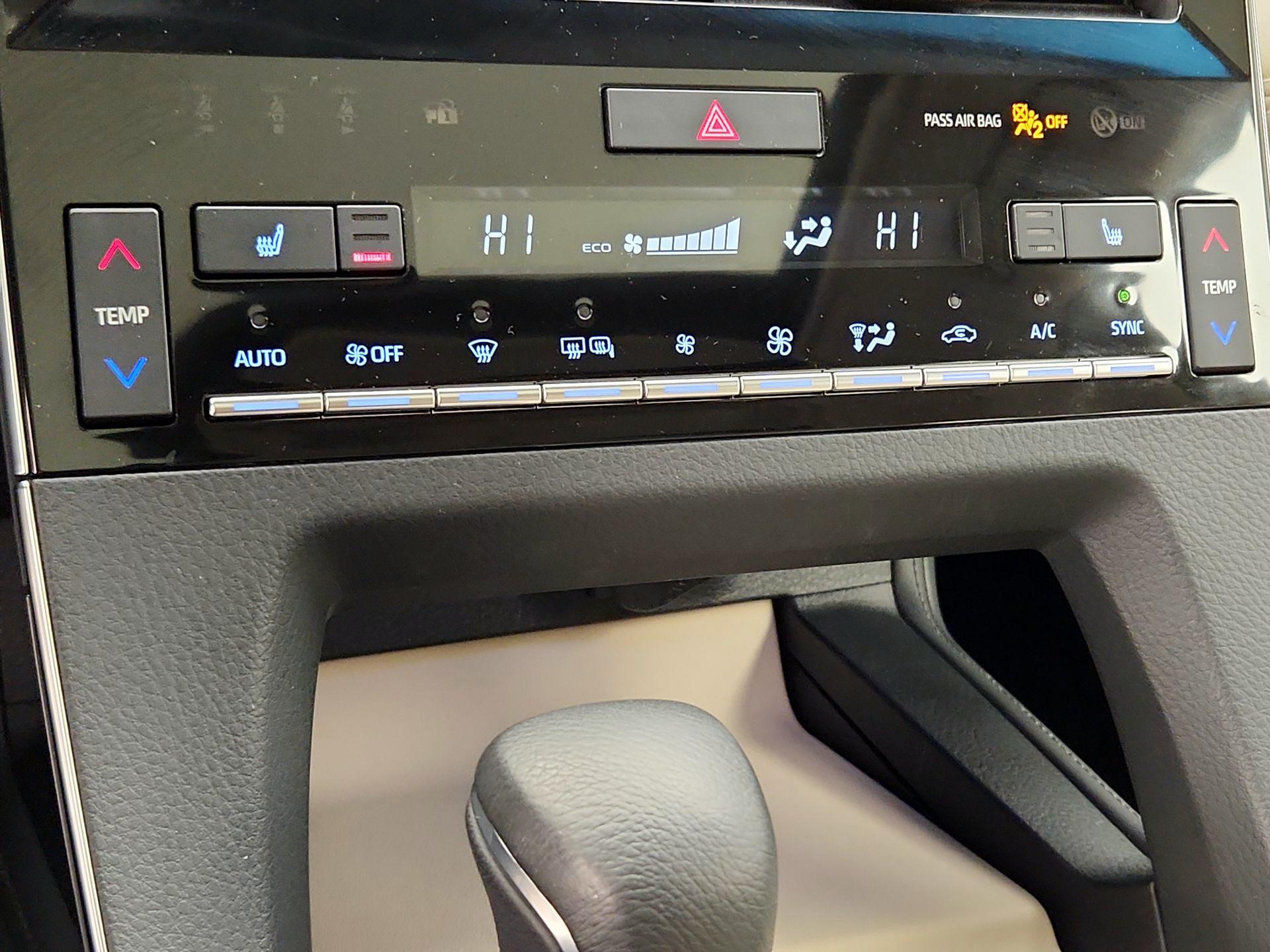 Thumbnail: 2019 Toyota Avalon - 17