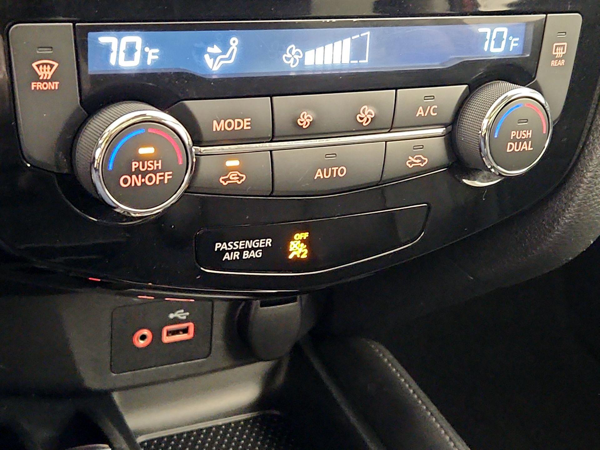 Thumbnail: 2019 Nissan Rogue - 17