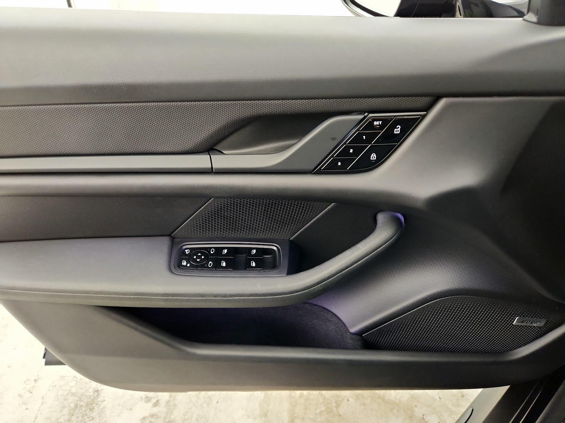 Thumbnail: 2021 Porsche Taycan - 12