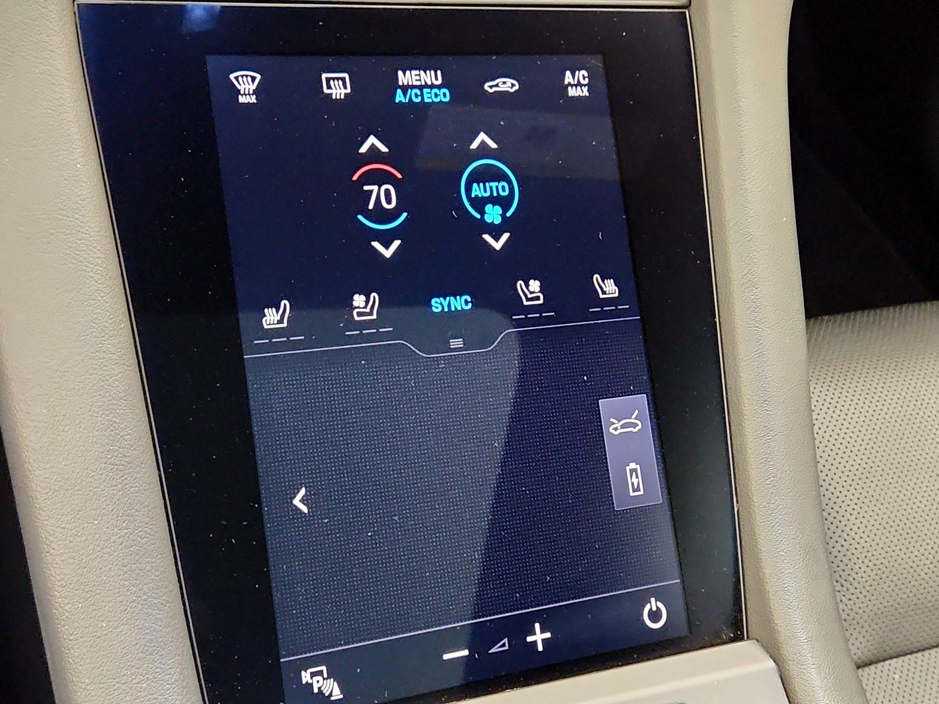 Thumbnail: 2021 Porsche Taycan - 17