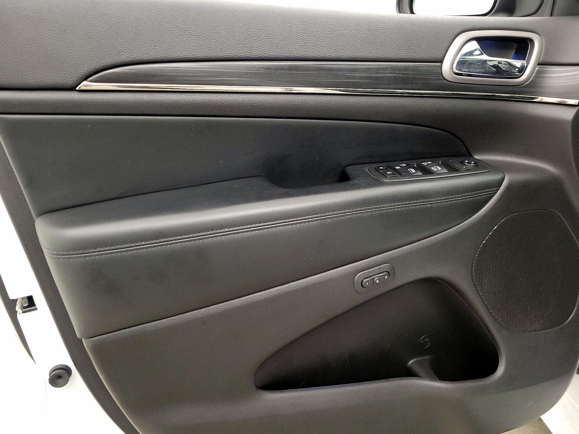 Thumbnail: 2020 Jeep Grand Cherokee - 12