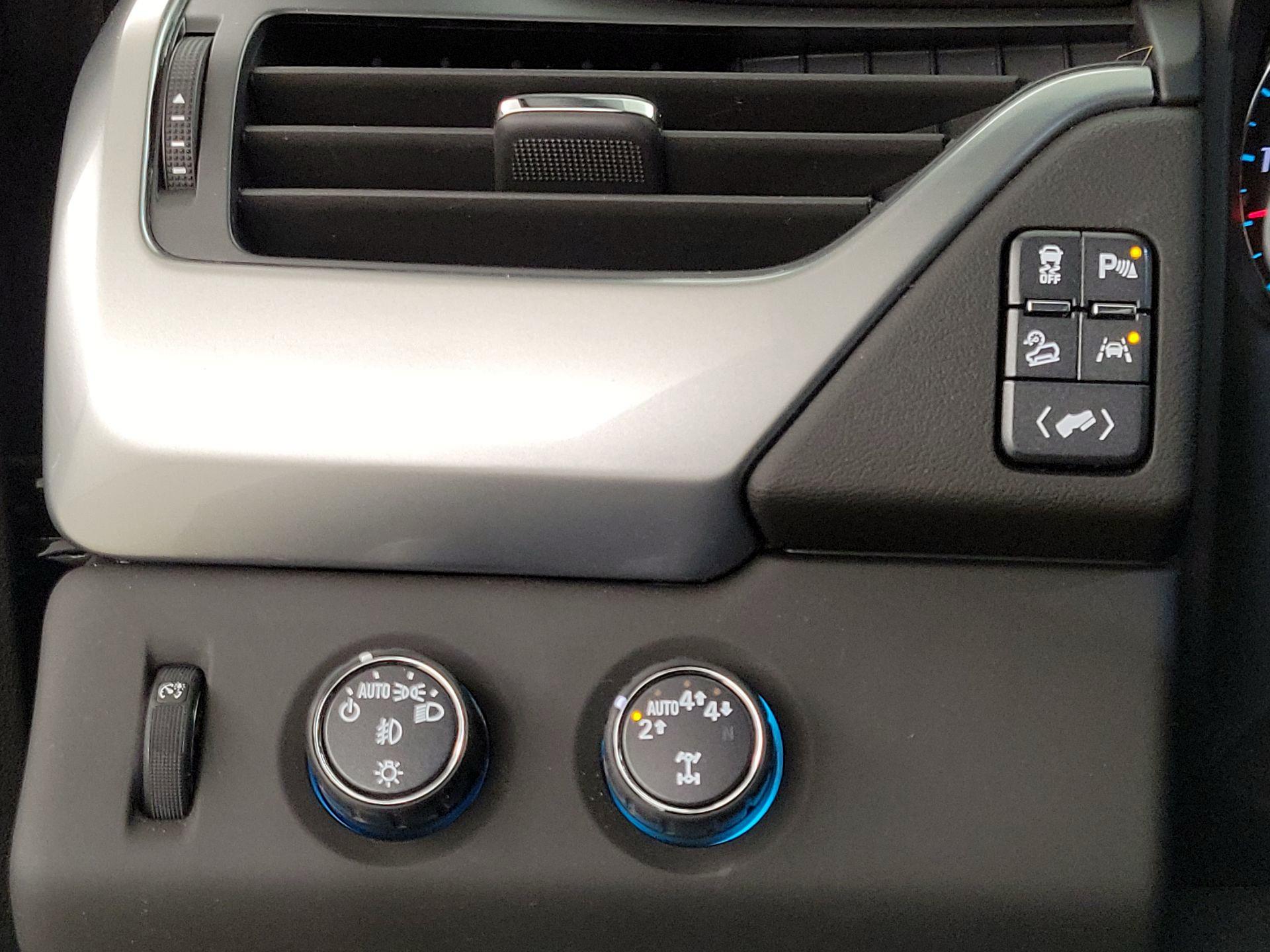 Thumbnail: 2019 Chevrolet Suburban - 13