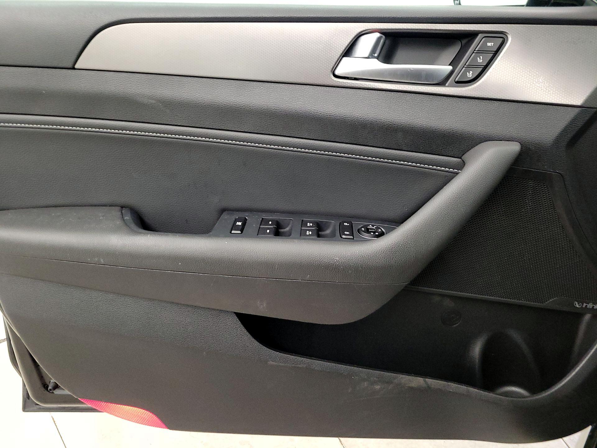 Thumbnail: 2017 Hyundai Sonata - 12