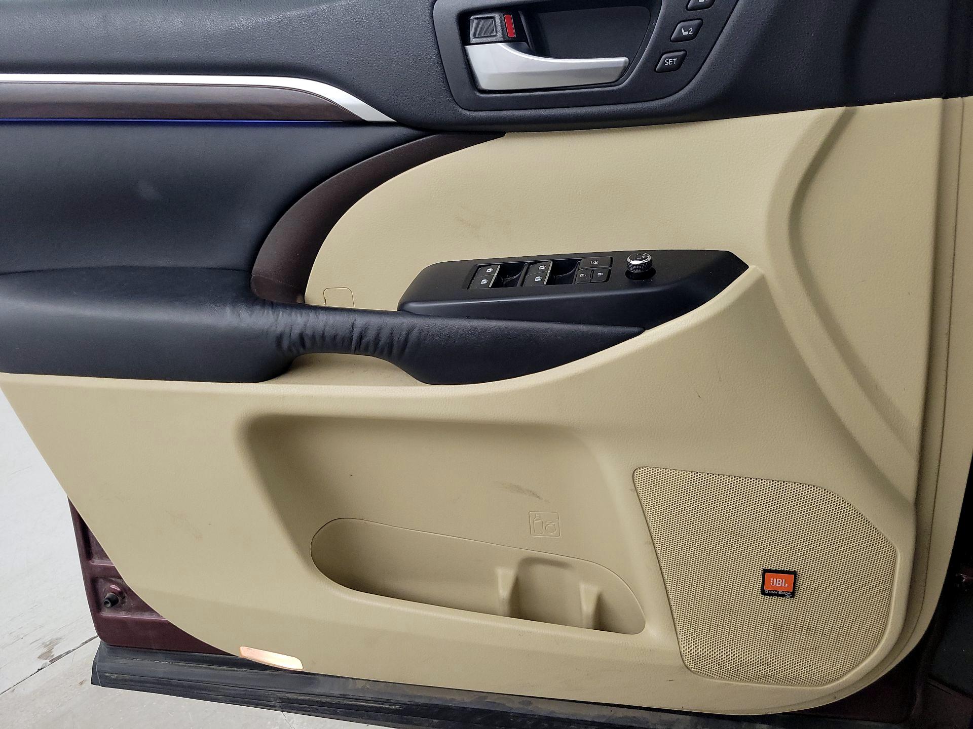 Thumbnail: 2015 Toyota Highlander - 12