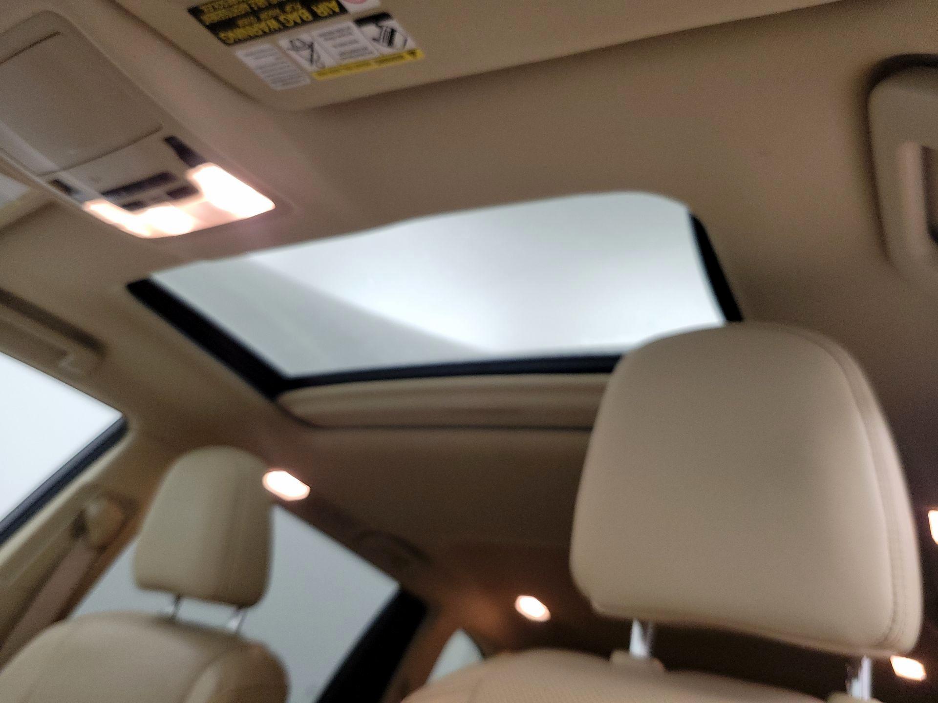 Thumbnail: 2015 Toyota Highlander - 19