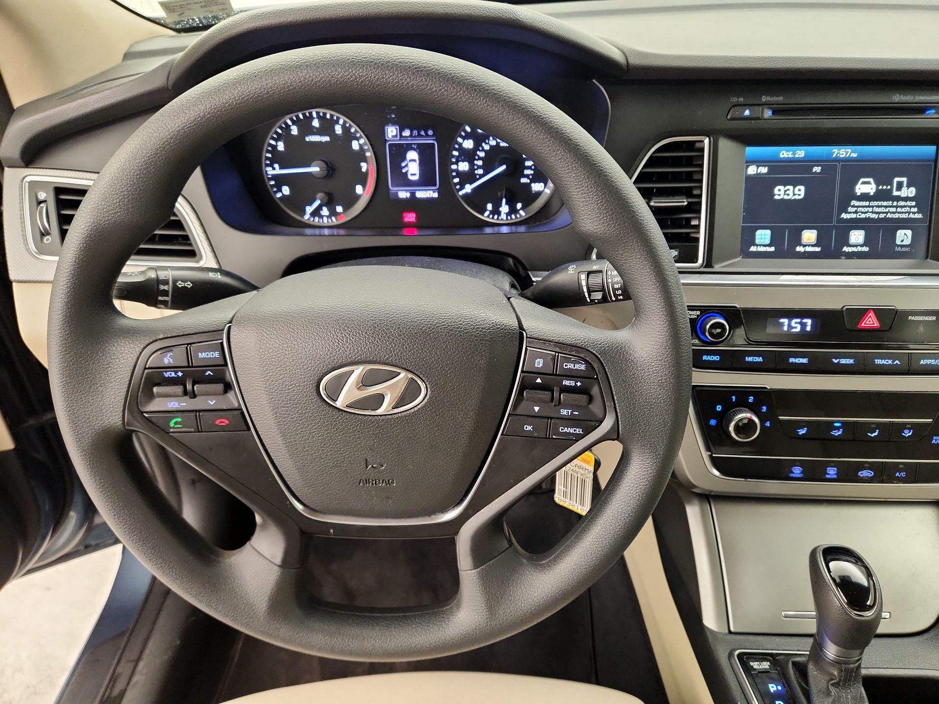 Thumbnail: 2016 Hyundai Sonata - 10