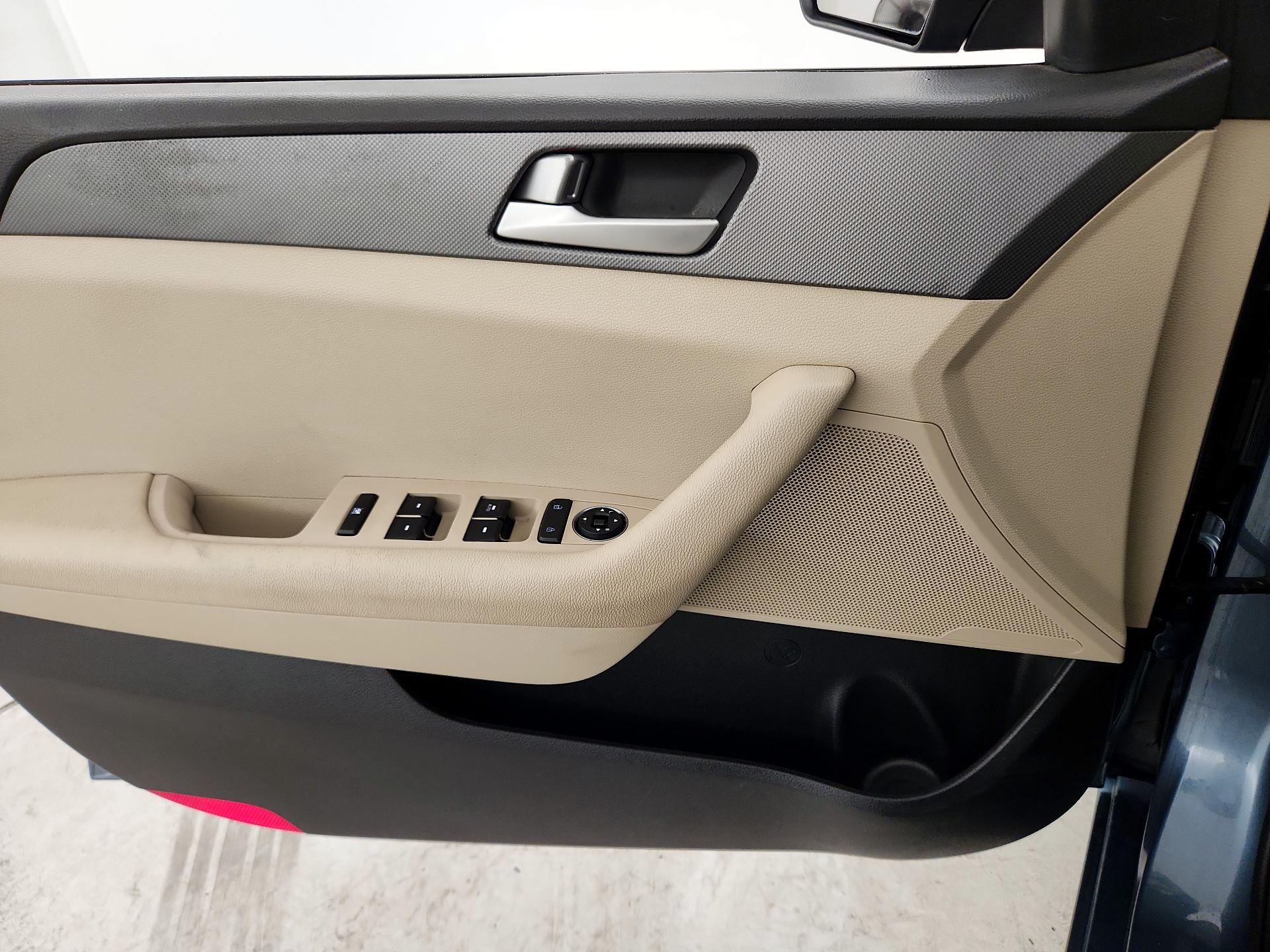 Thumbnail: 2016 Hyundai Sonata - 12