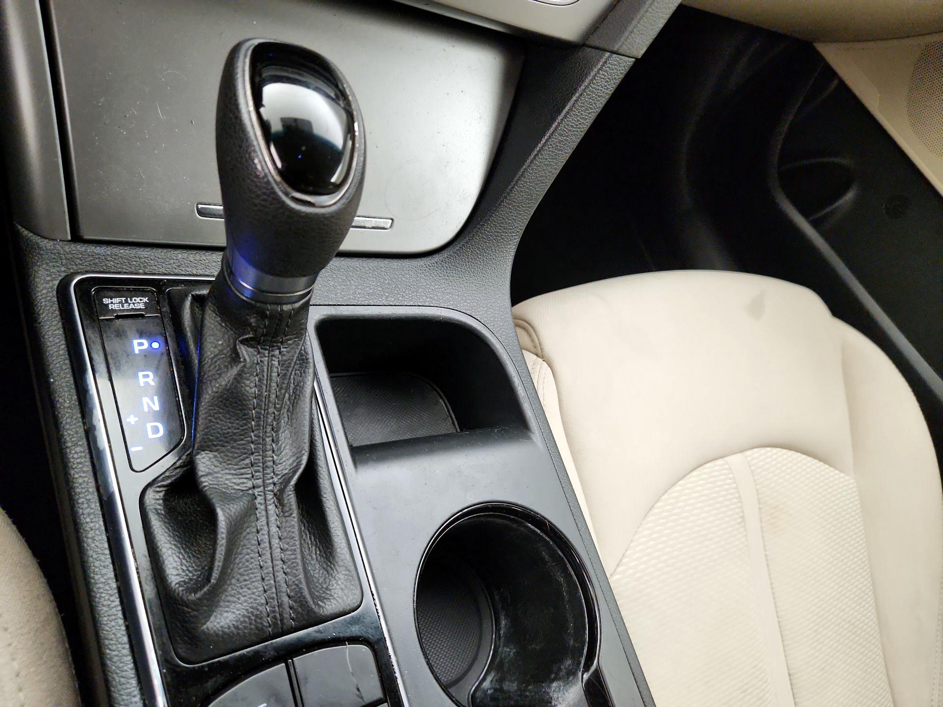 Thumbnail: 2016 Hyundai Sonata - 17