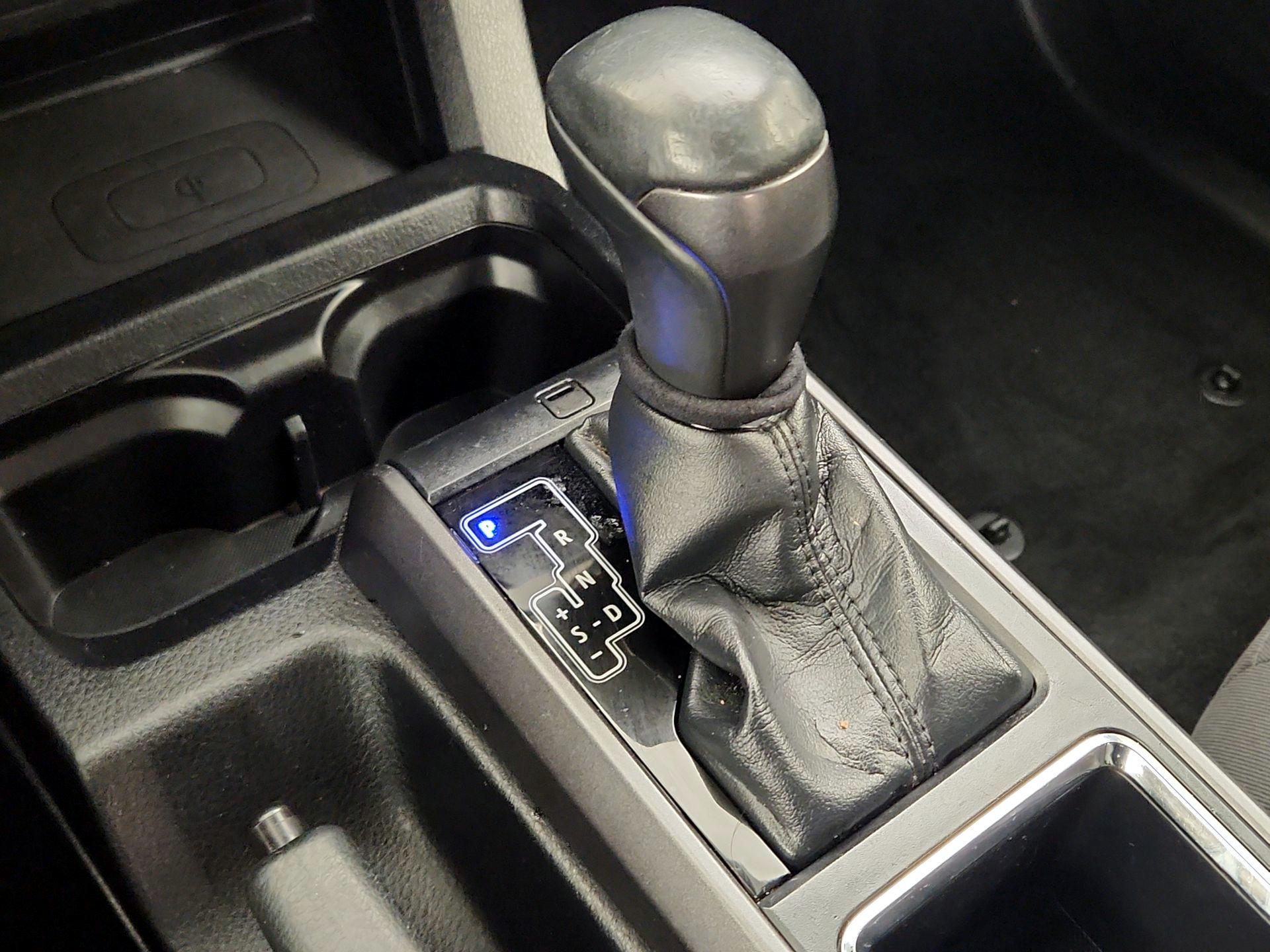 Thumbnail: 2018 Toyota Tacoma - 17