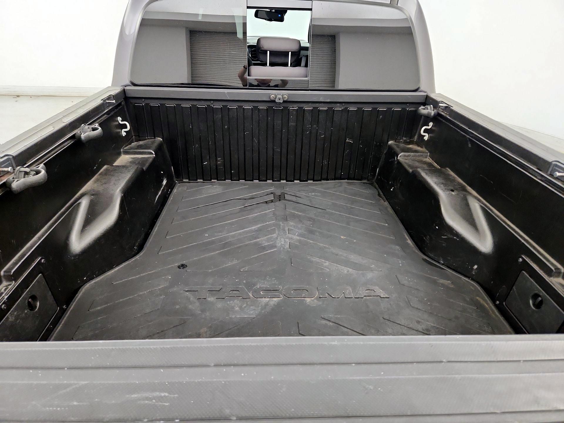 Thumbnail: 2018 Toyota Tacoma - 20