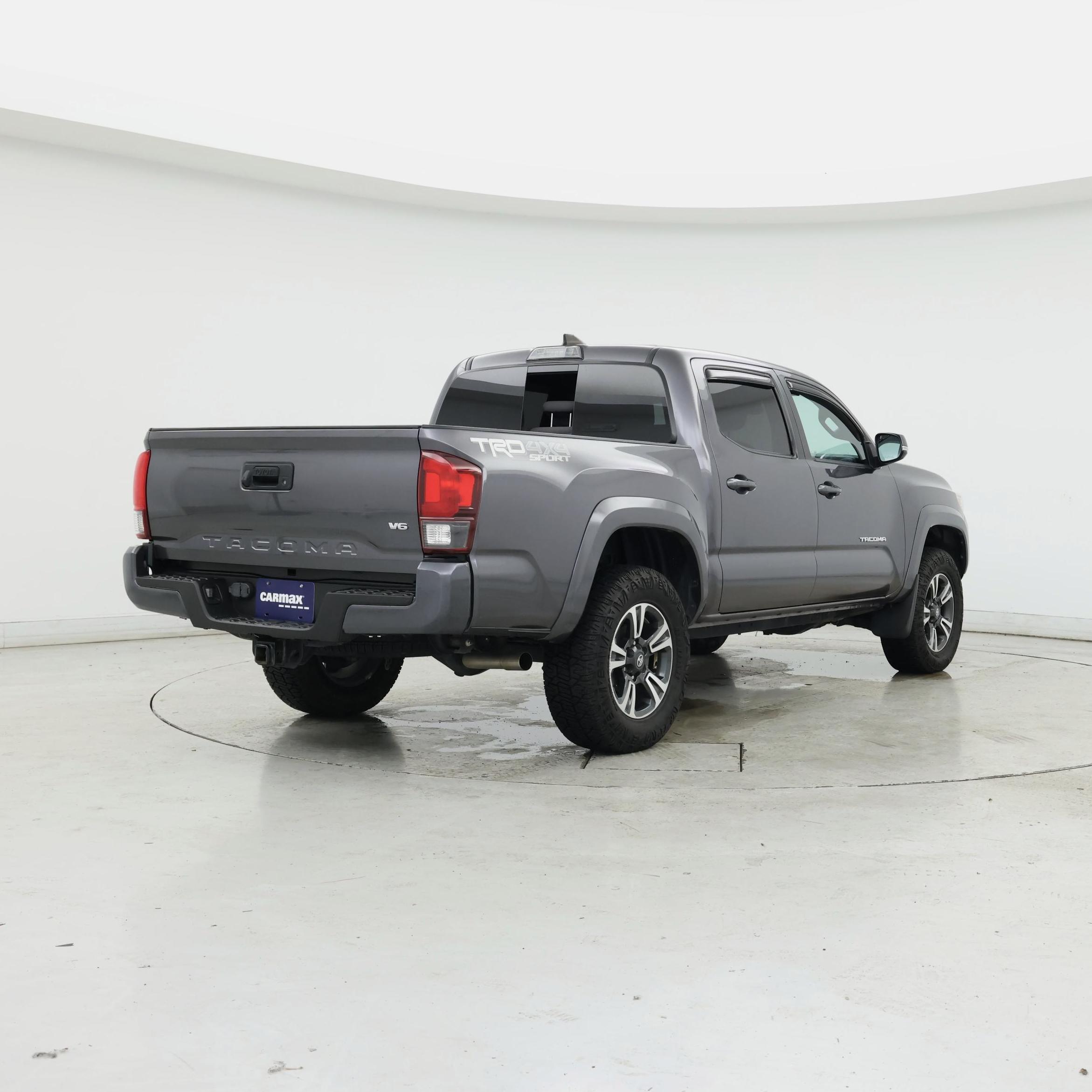 Thumbnail: 2018 Toyota Tacoma - 8