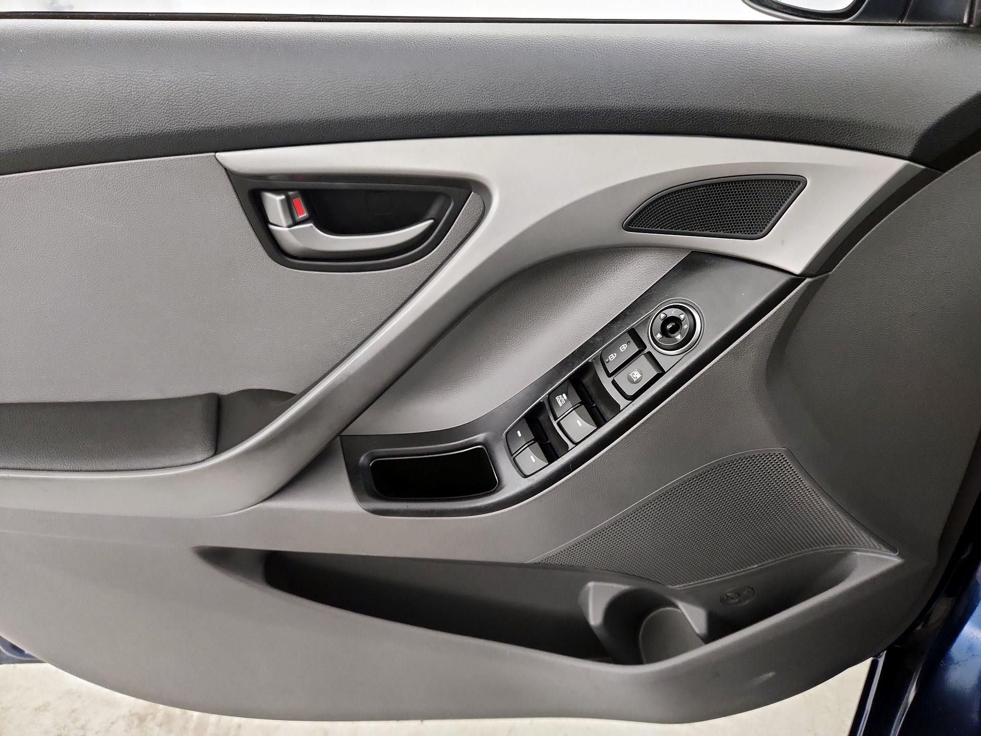 Thumbnail: 2016 Hyundai Elantra - 12