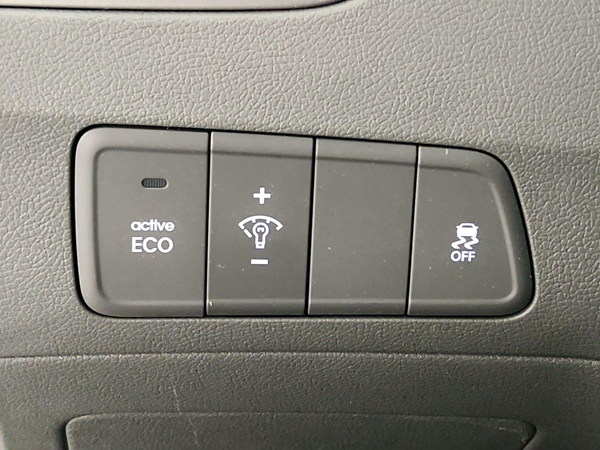 Thumbnail: 2016 Hyundai Elantra - 13