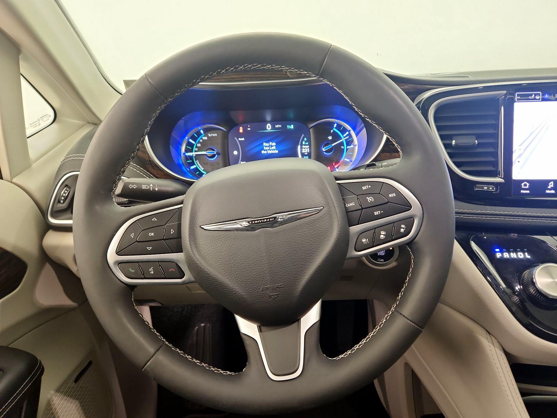 Thumbnail: 2023 Chrysler Pacifica - 10
