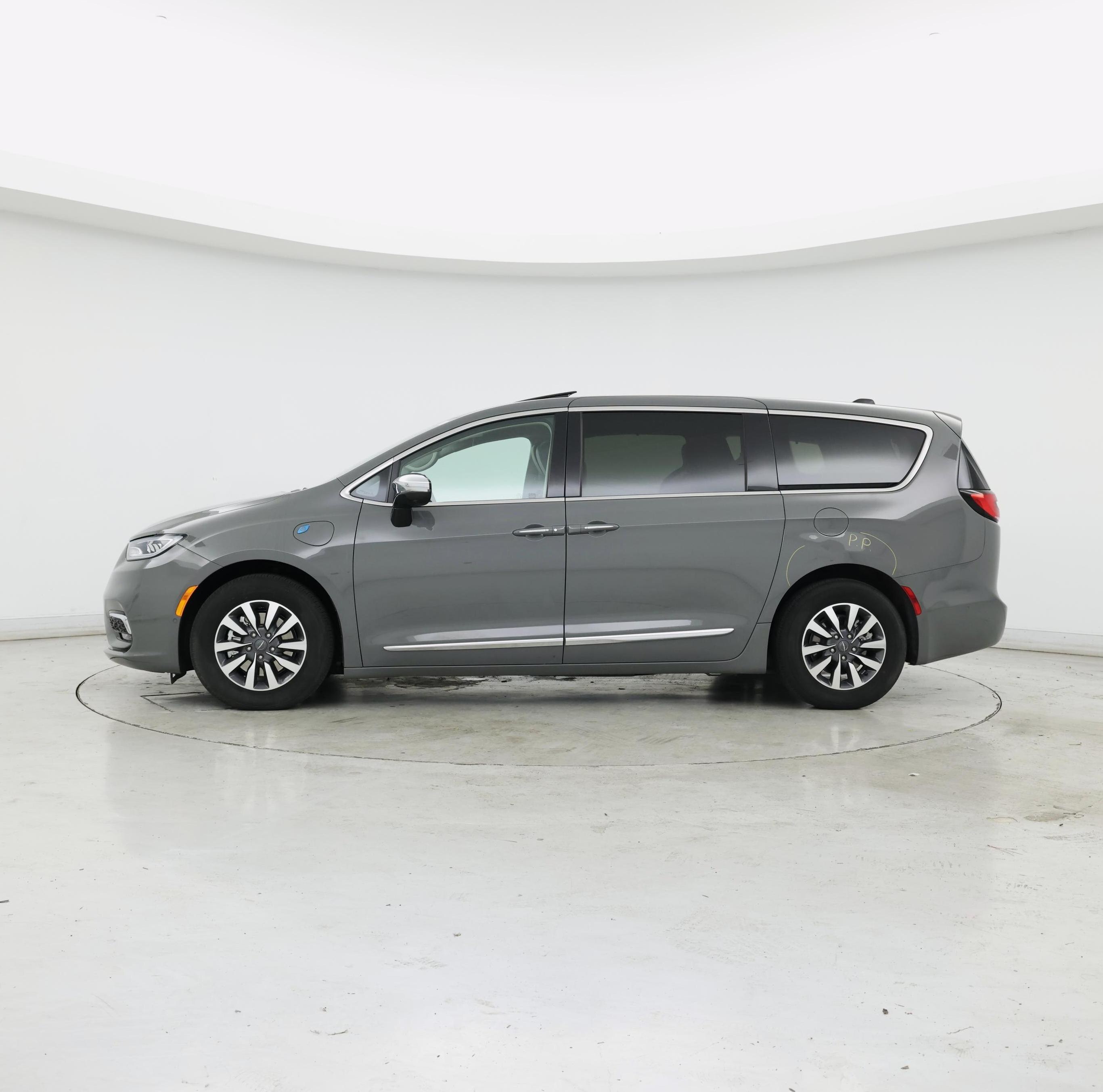 Thumbnail: 2023 Chrysler Pacifica - 3