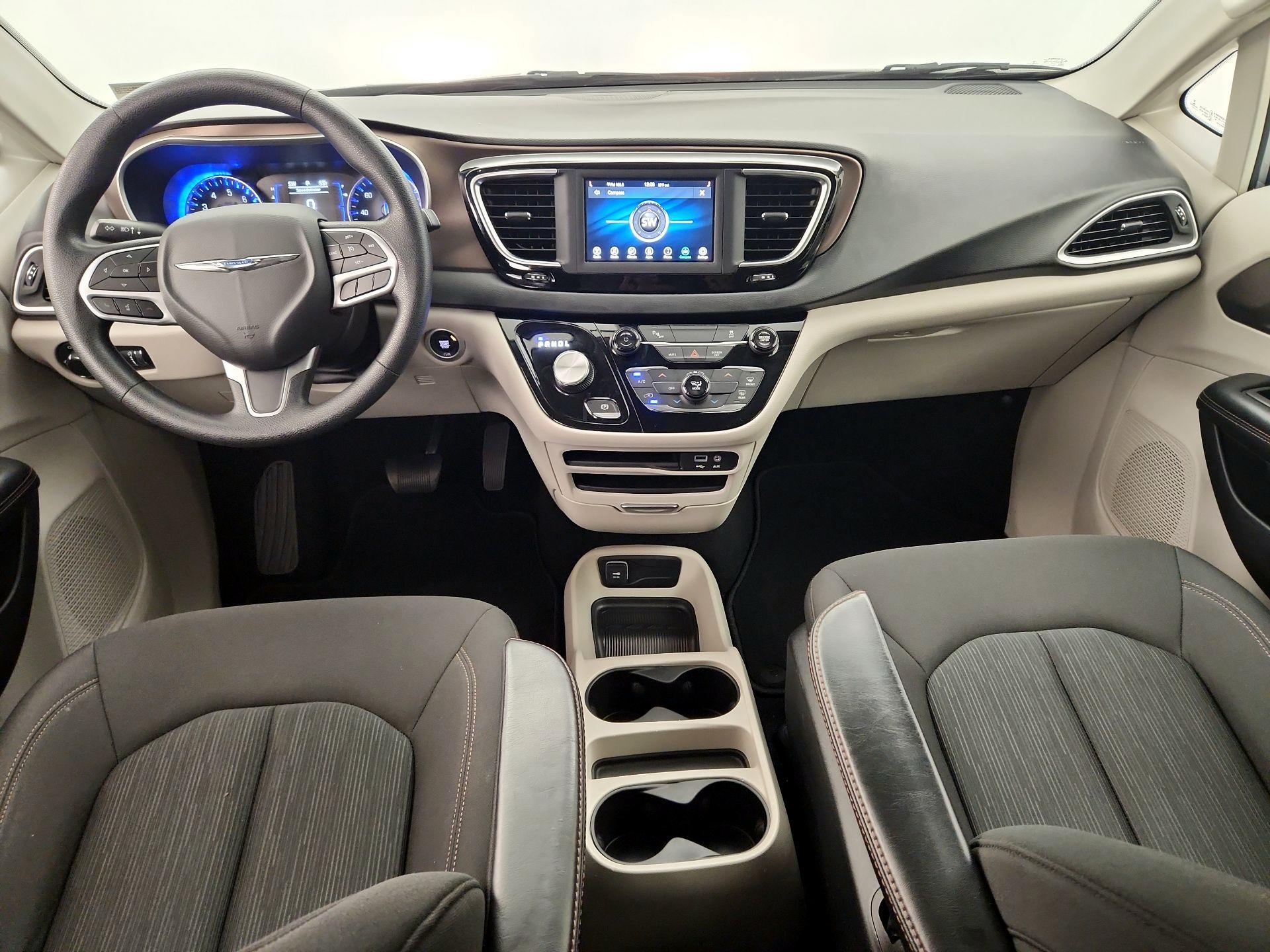 Thumbnail: 2019 Chrysler Pacifica - 9