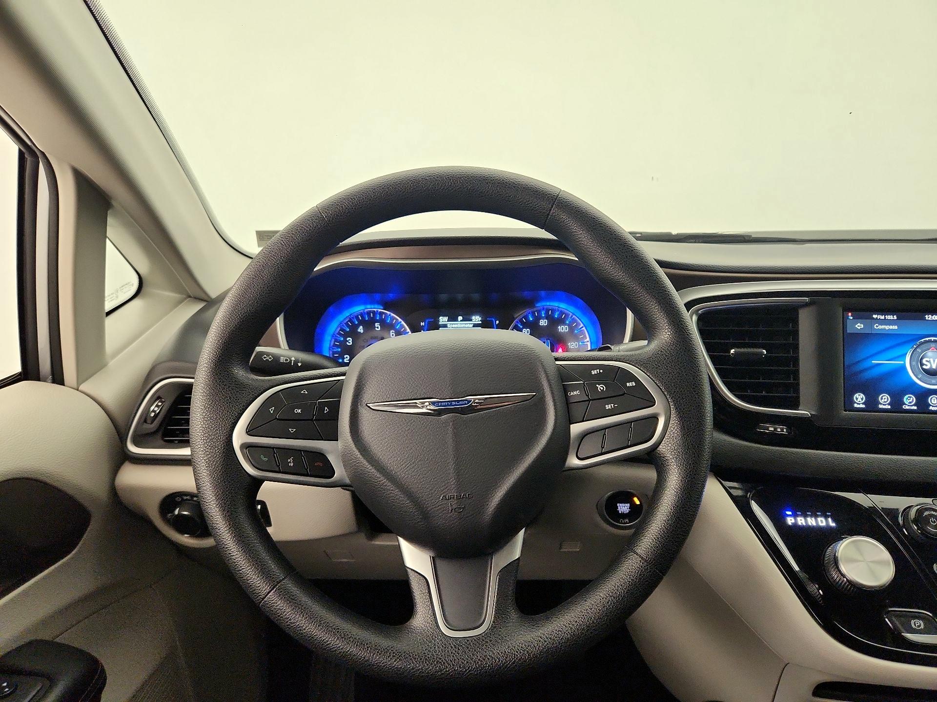 Thumbnail: 2019 Chrysler Pacifica - 10