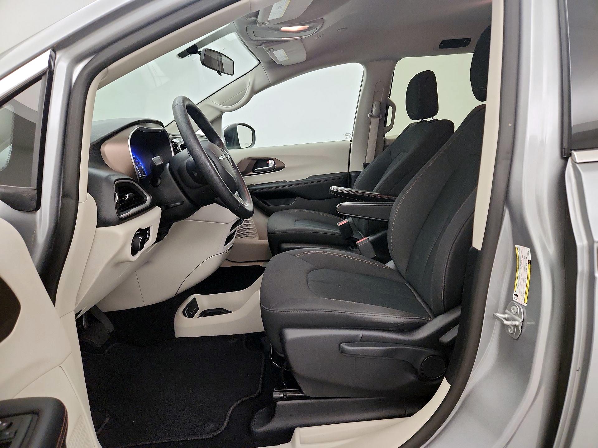 Thumbnail: 2019 Chrysler Pacifica - 11