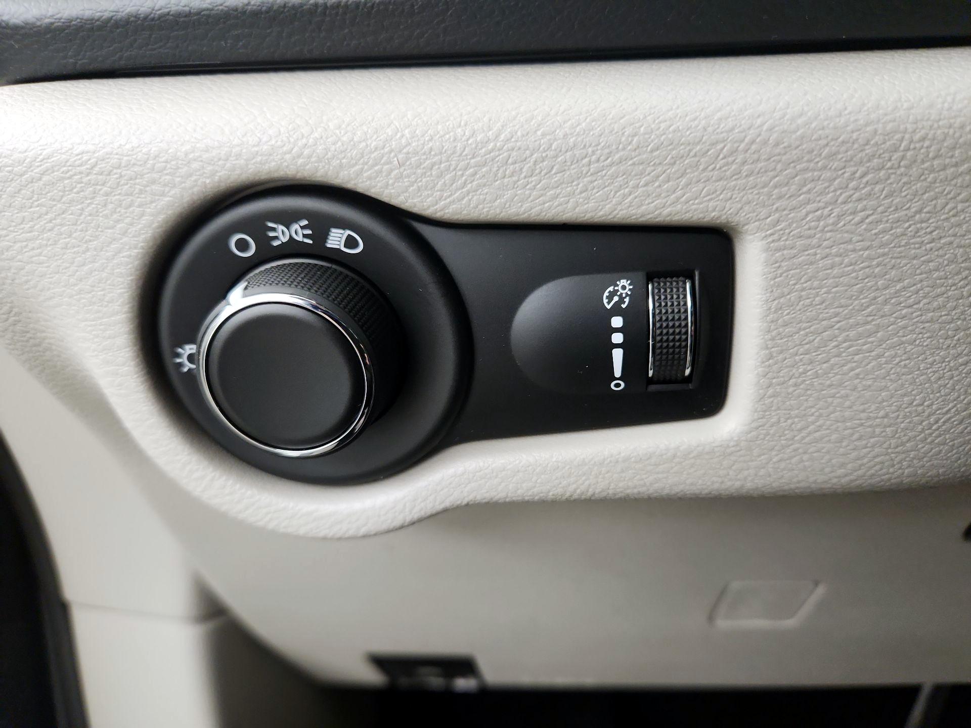 Thumbnail: 2019 Chrysler Pacifica - 13