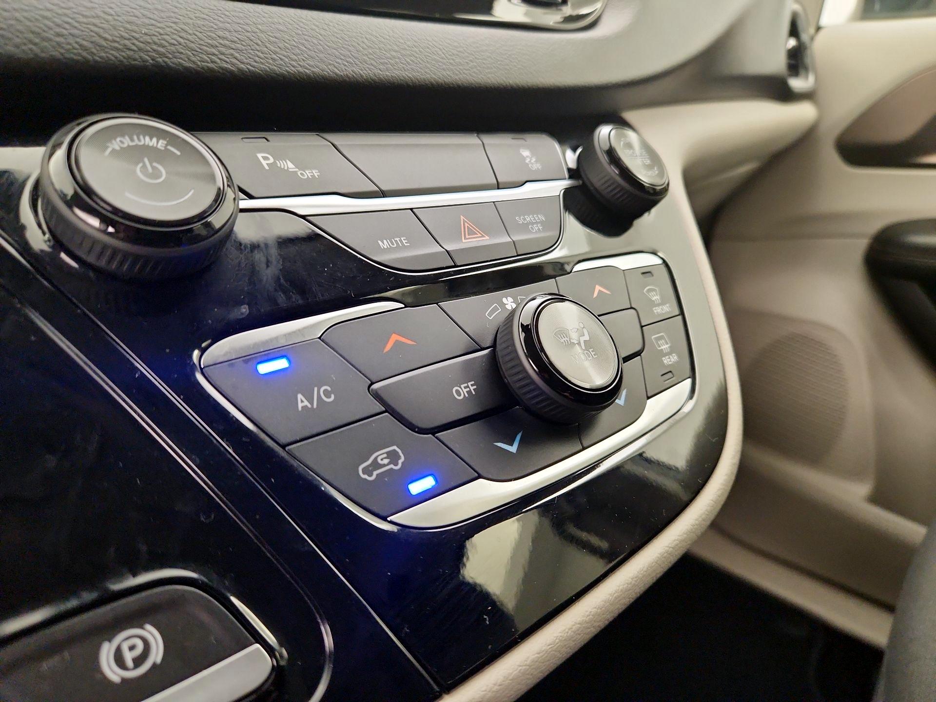 Thumbnail: 2019 Chrysler Pacifica - 16