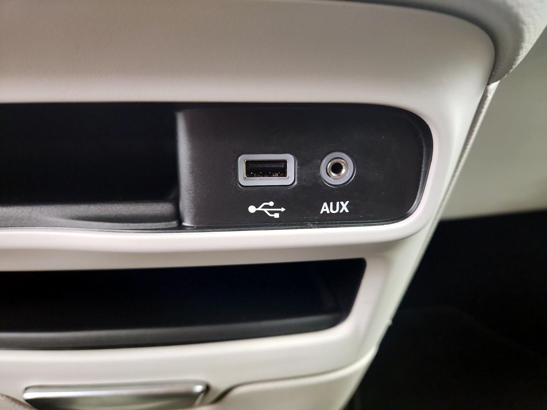 Thumbnail: 2019 Chrysler Pacifica - 18