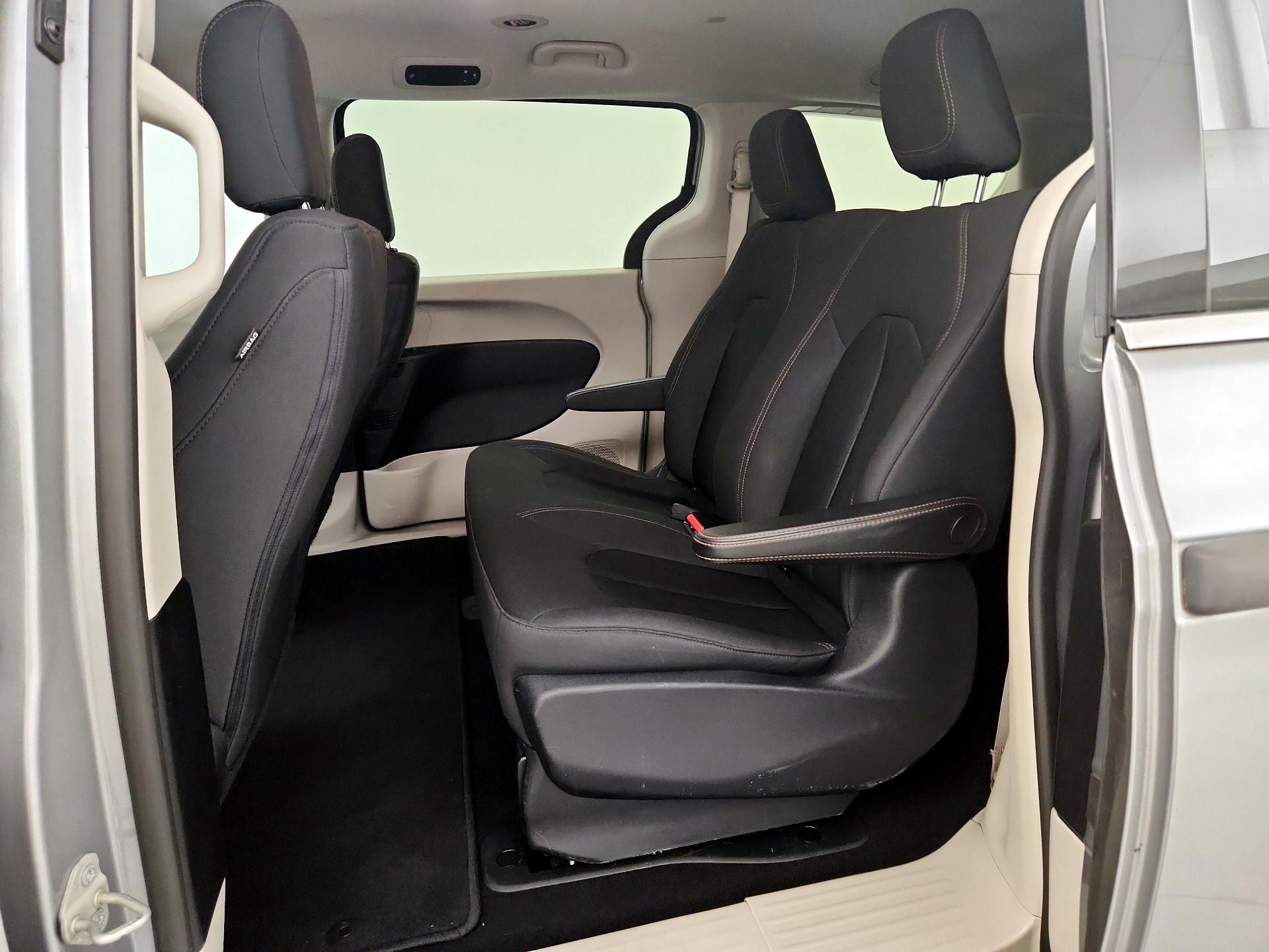 Thumbnail: 2019 Chrysler Pacifica - 19