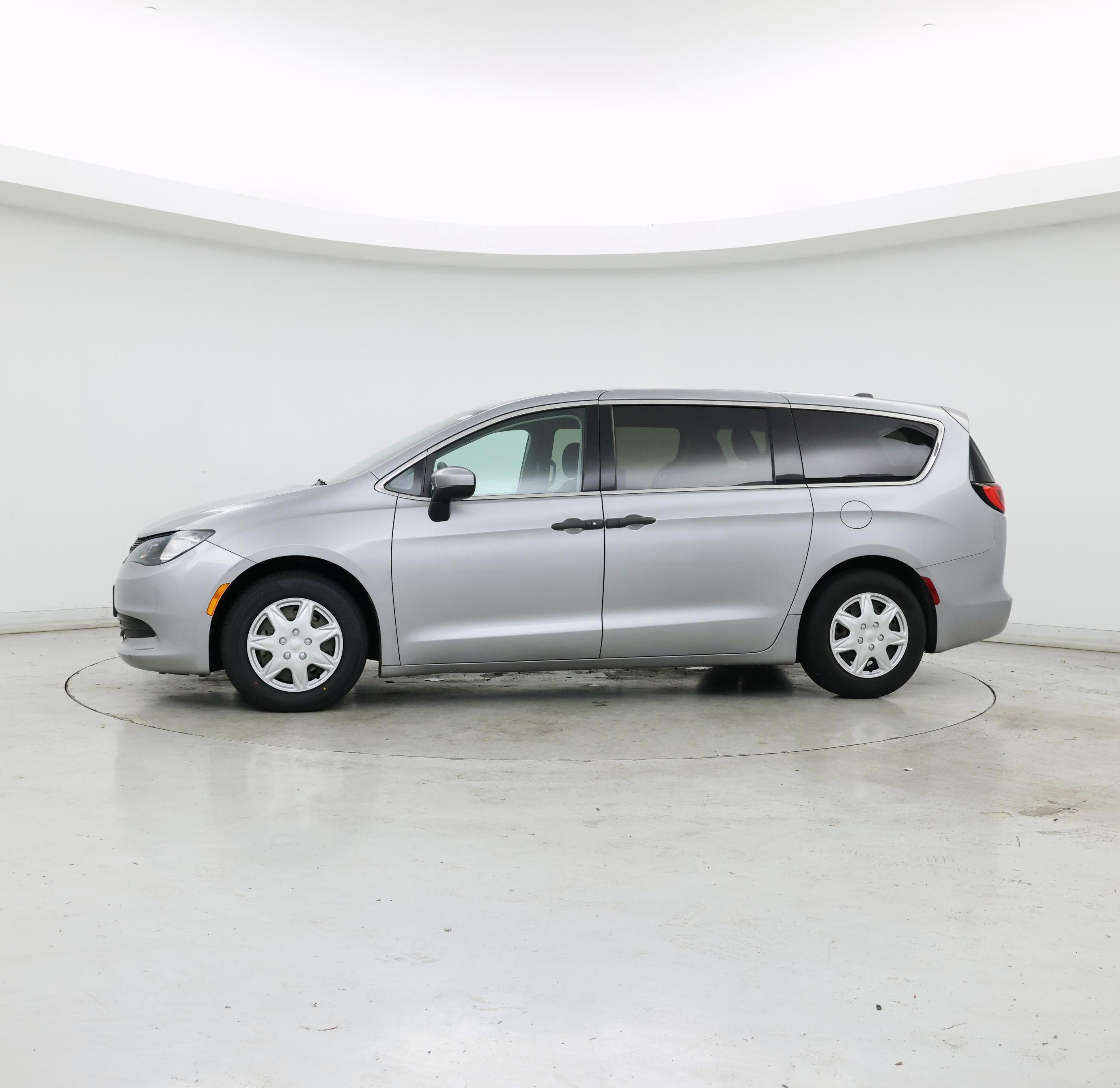 Thumbnail: 2019 Chrysler Pacifica - 3