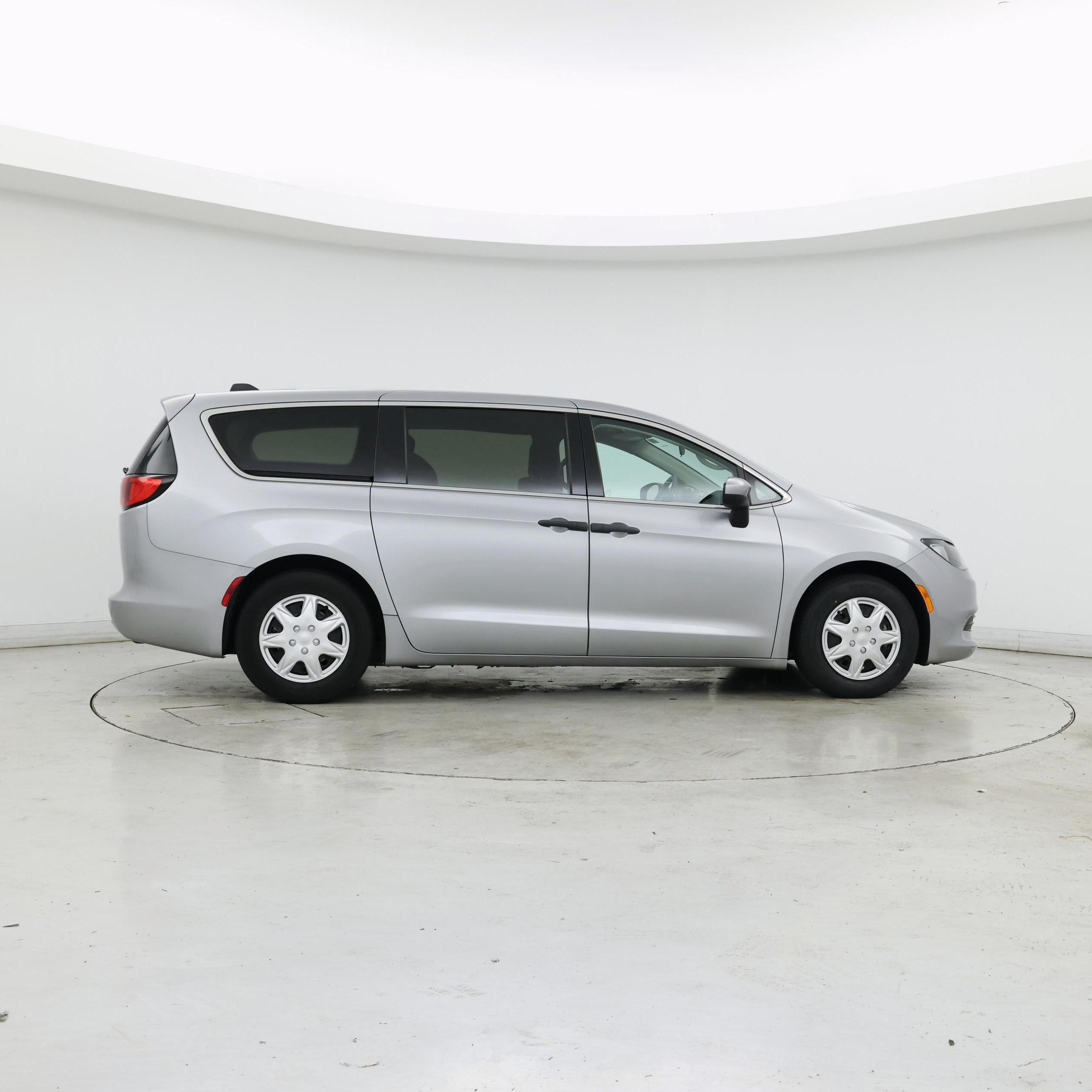 Thumbnail: 2019 Chrysler Pacifica - 7