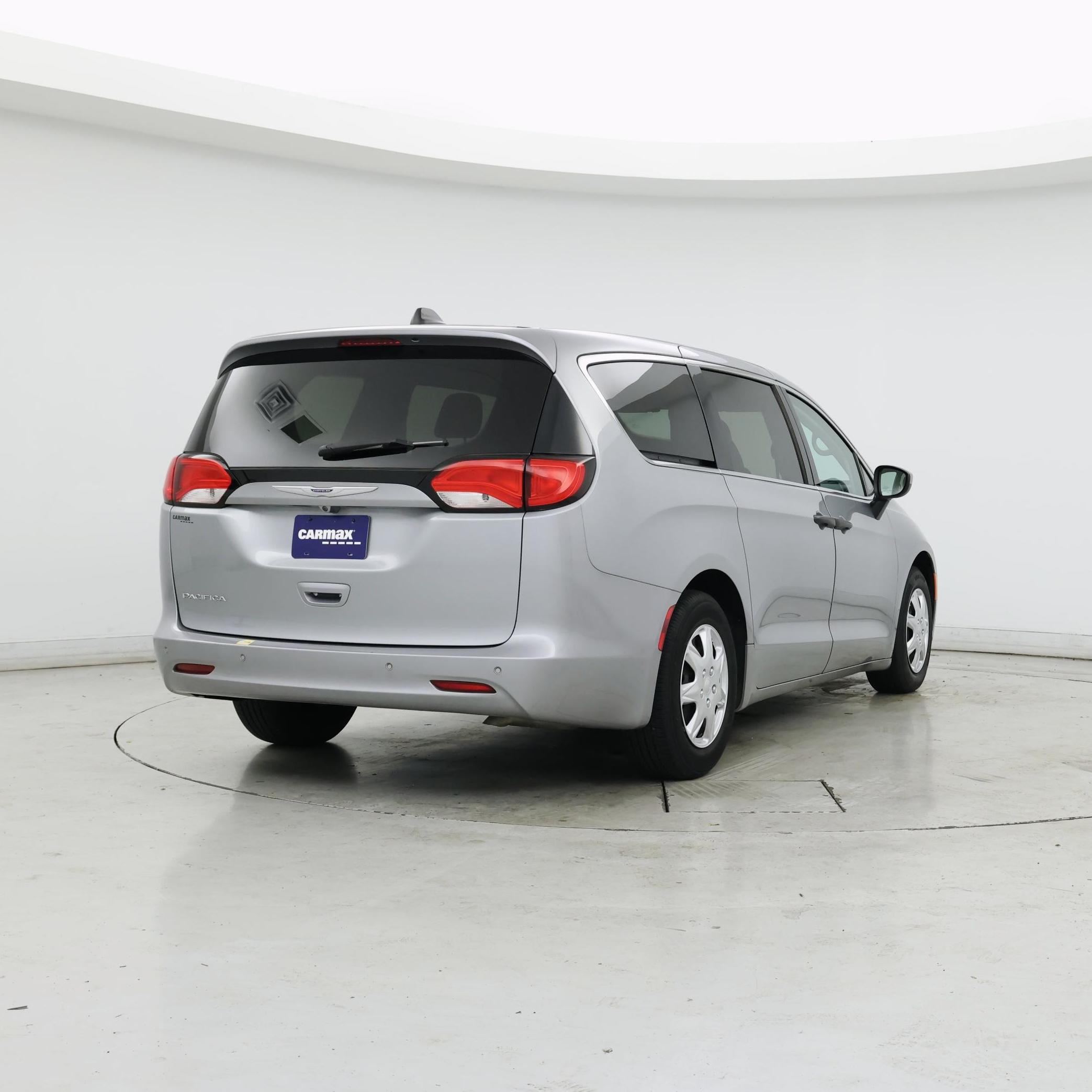 Thumbnail: 2019 Chrysler Pacifica - 8