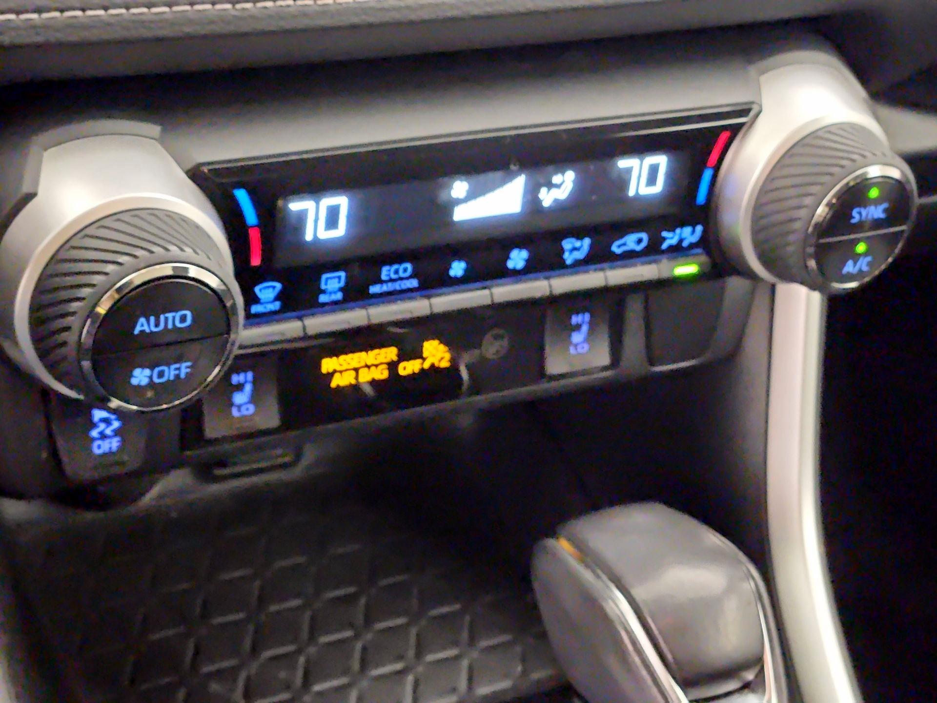 Thumbnail: 2019 Toyota RAV4 - 17