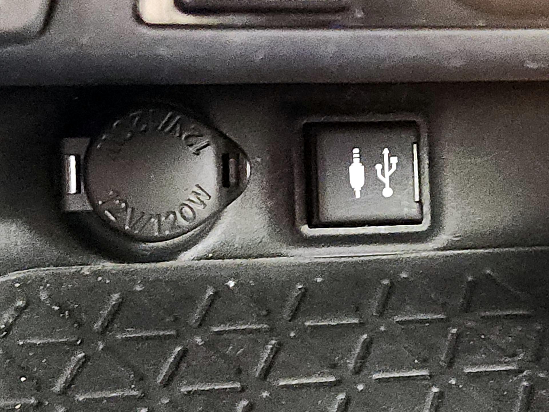 Thumbnail: 2019 Toyota RAV4 - 19