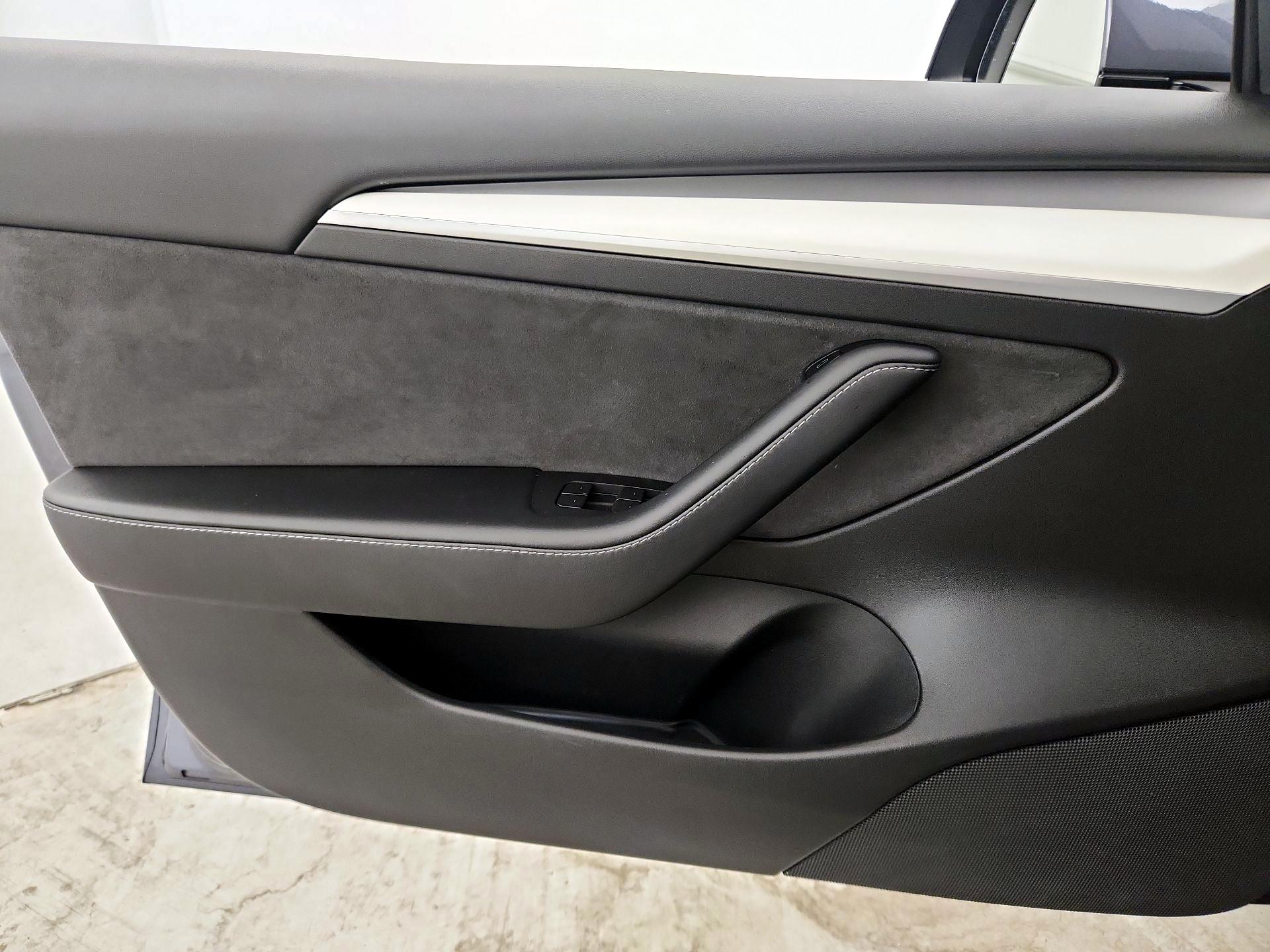 Thumbnail: 2022 Tesla Model 3 - 12