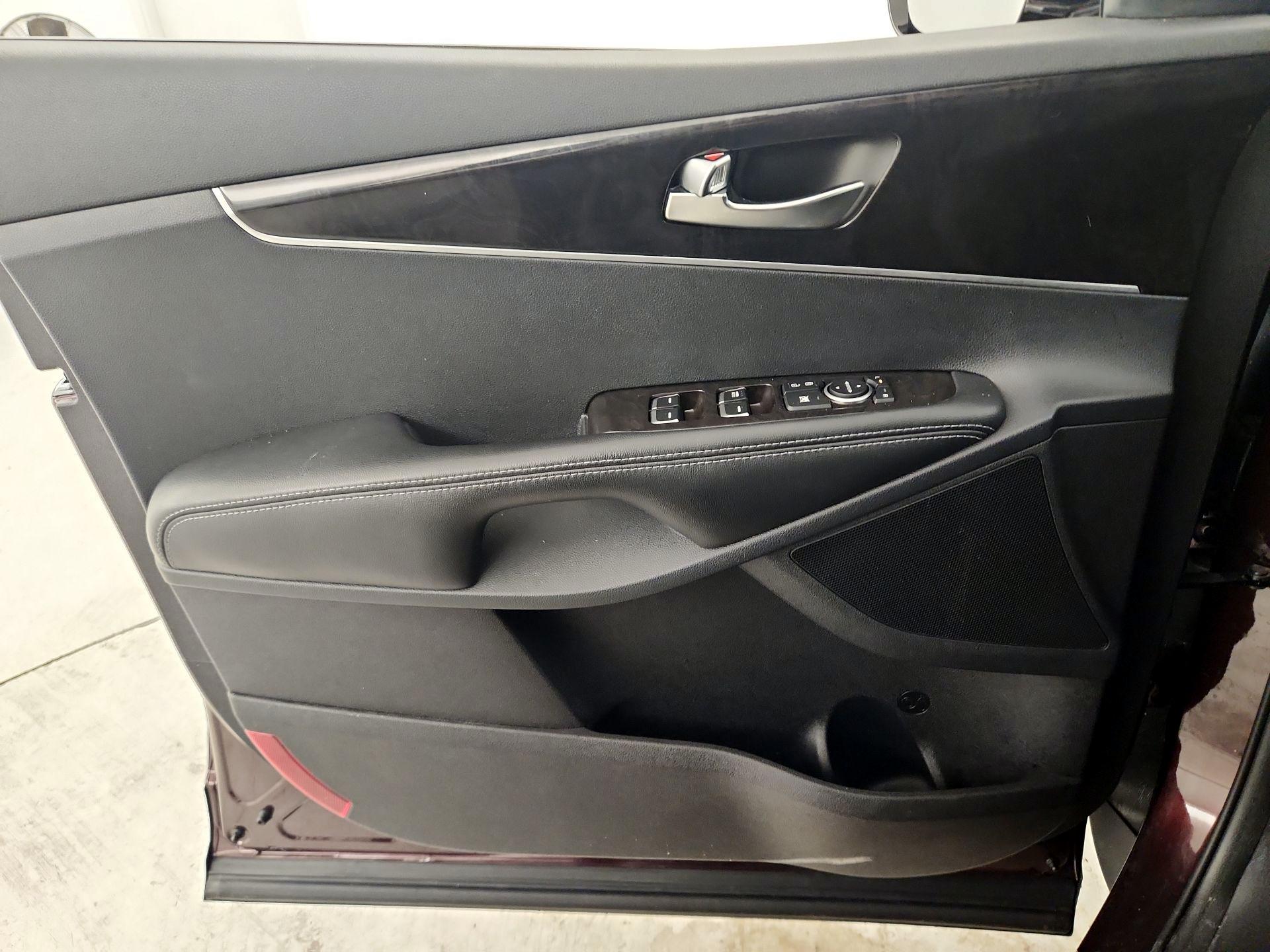 Thumbnail: 2016 Kia Sorento - 12