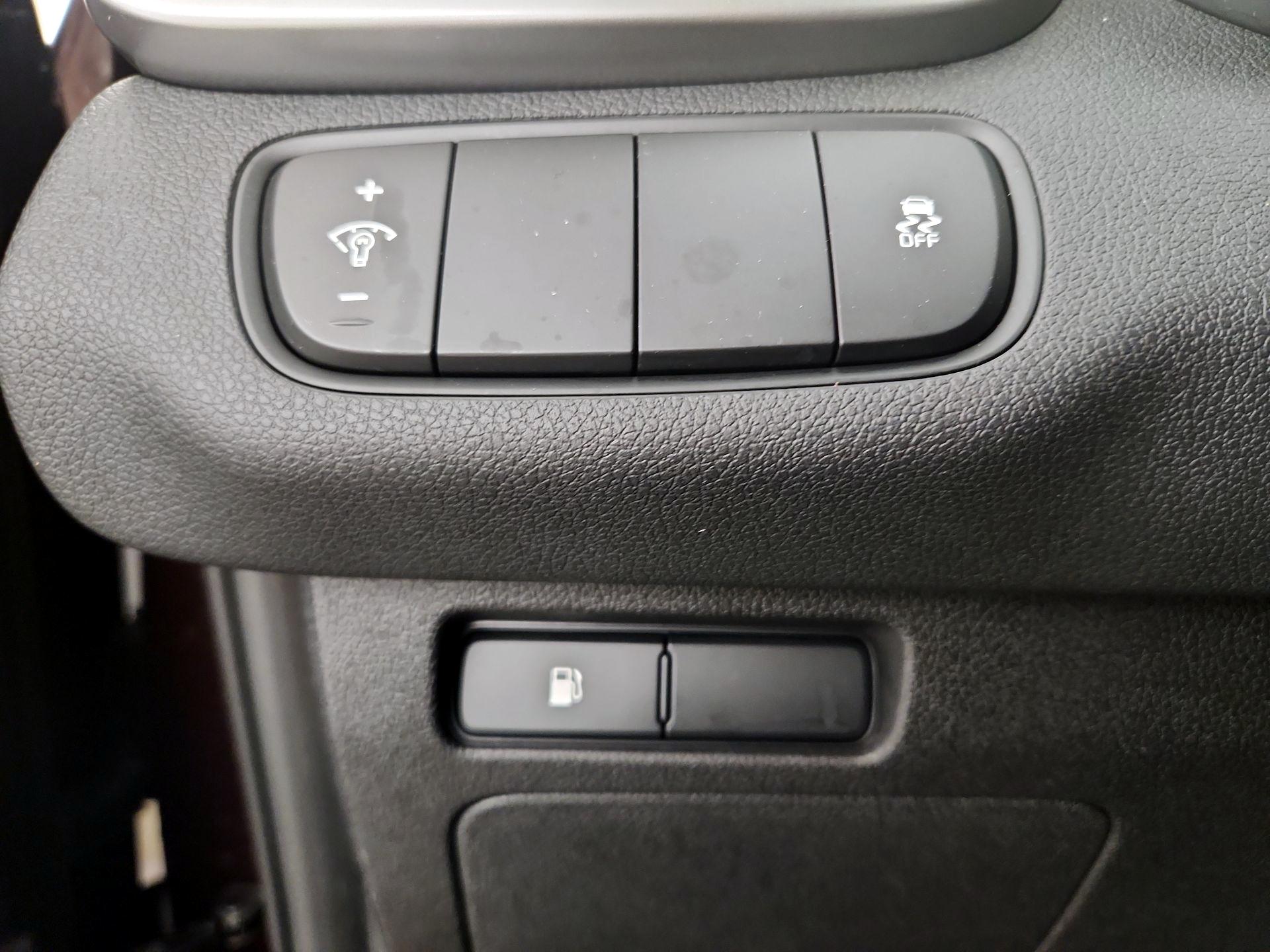 Thumbnail: 2016 Kia Sorento - 13