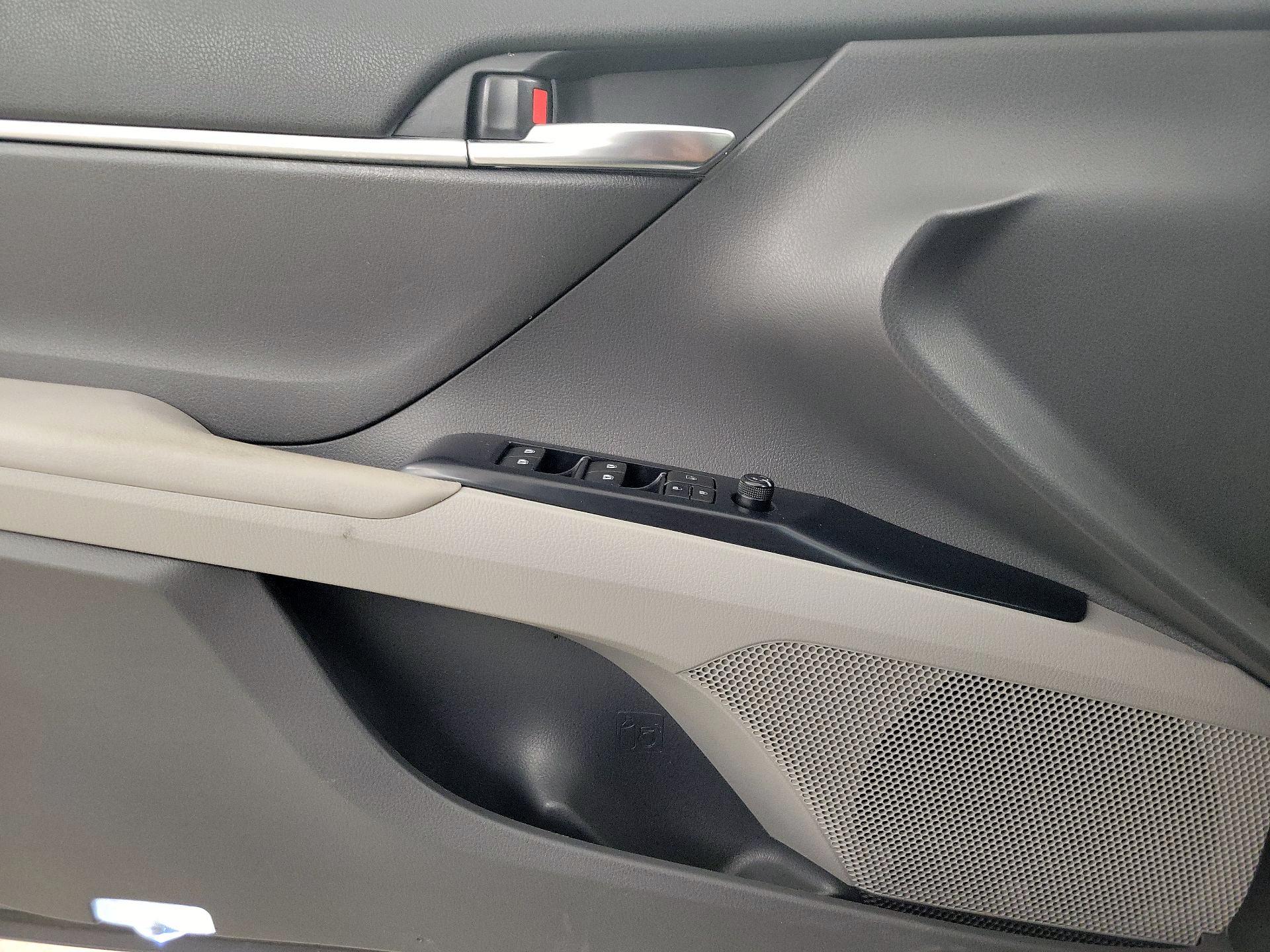 Thumbnail: 2018 Toyota Camry - 12