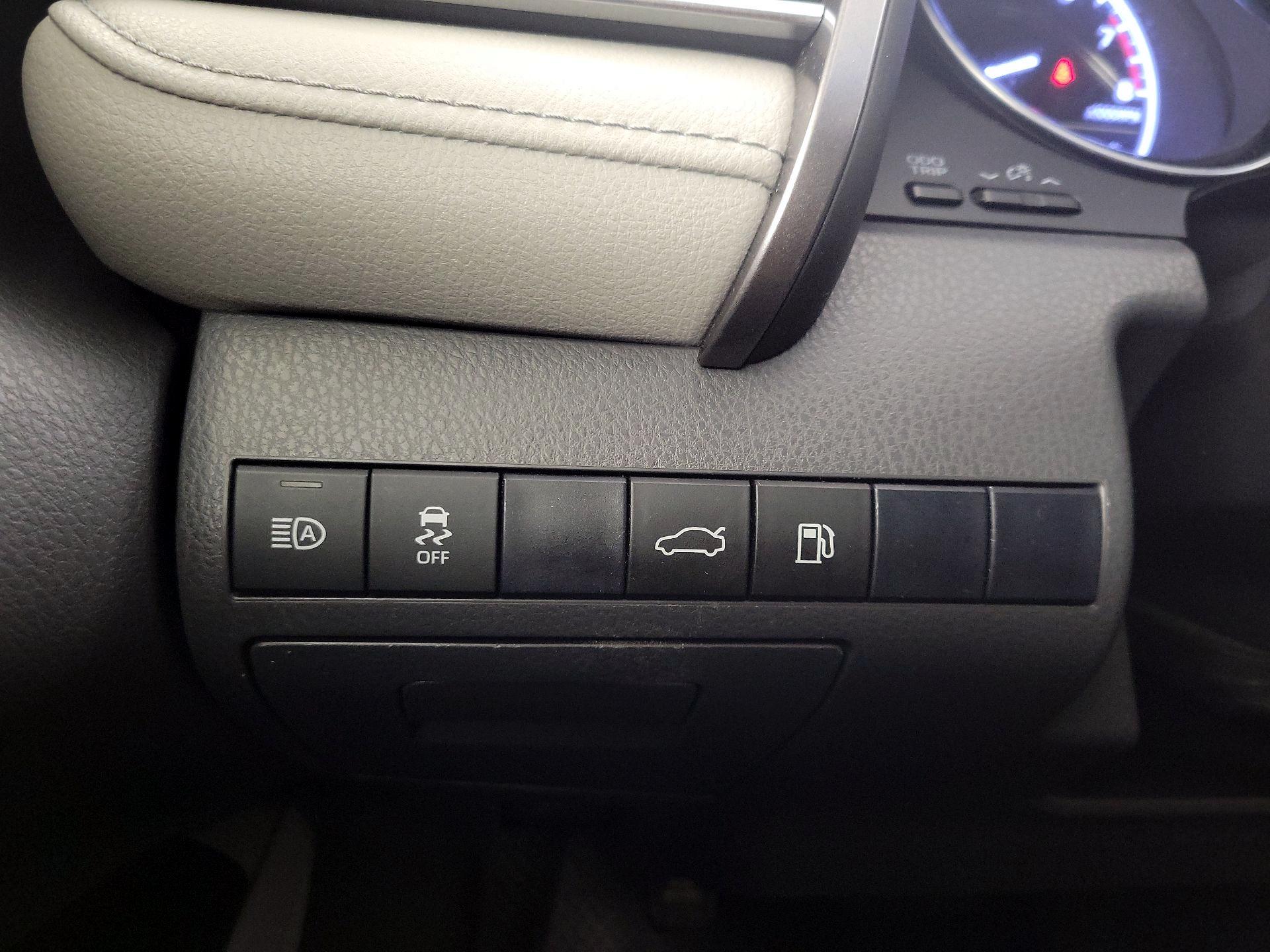 Thumbnail: 2018 Toyota Camry - 13