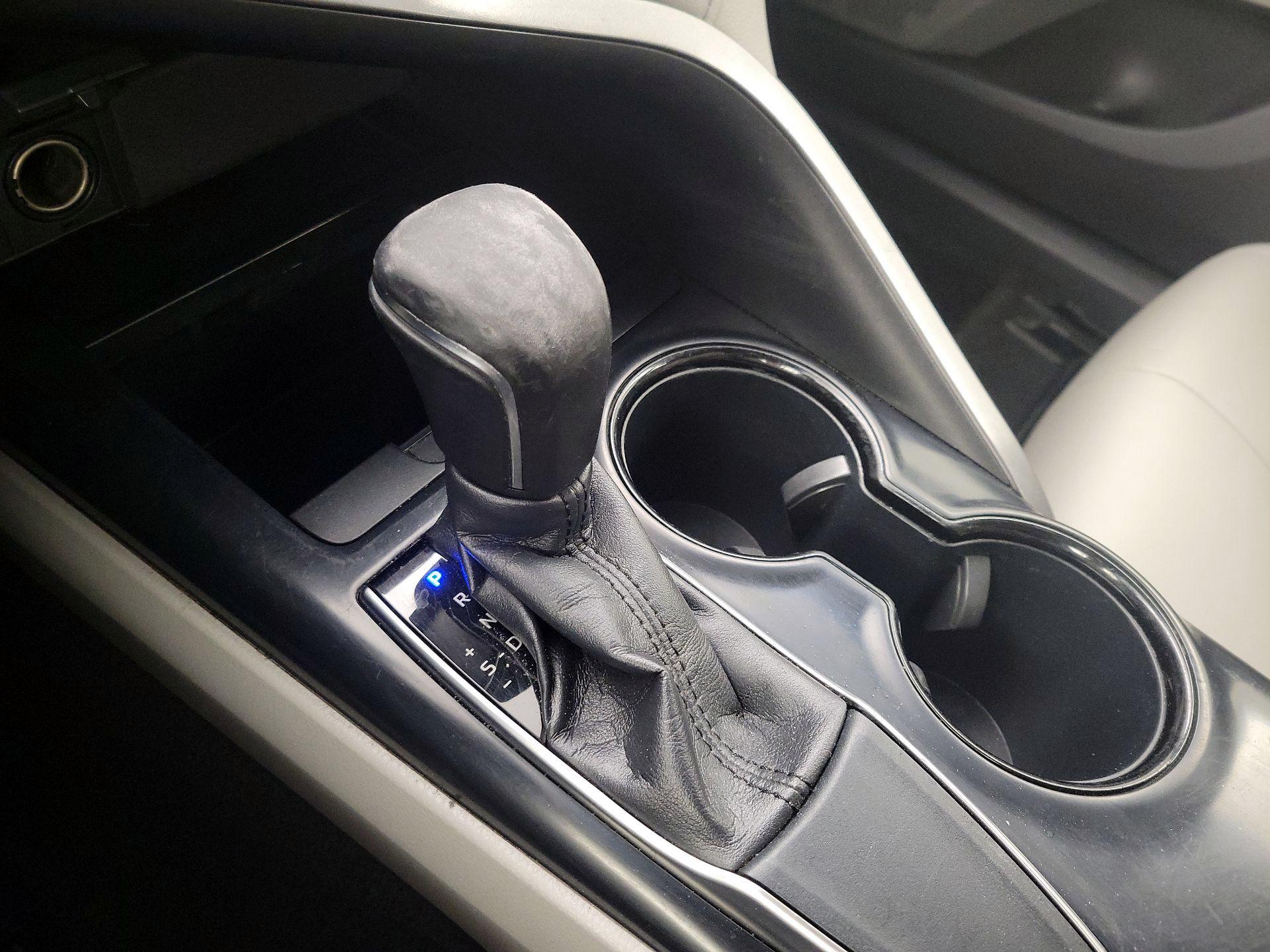 Thumbnail: 2018 Toyota Camry - 17