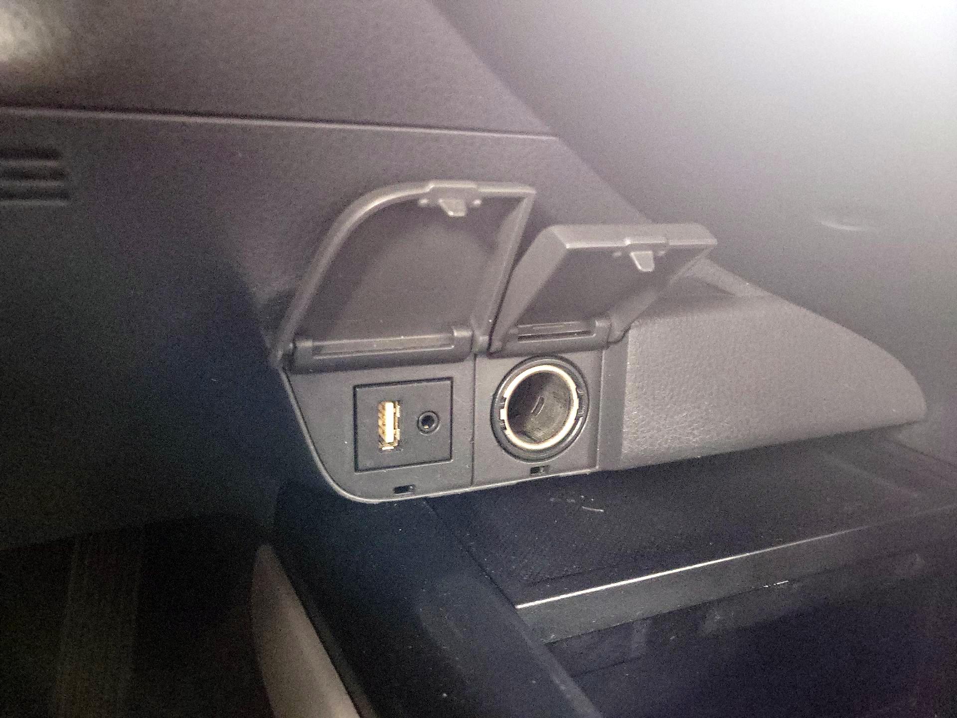 Thumbnail: 2018 Toyota Camry - 18